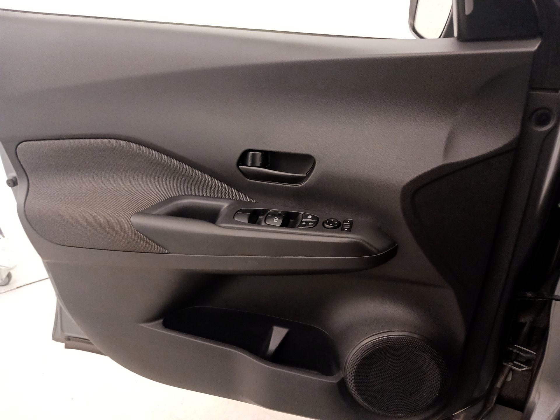 Thumbnail: 2020 Nissan Kicks - 12