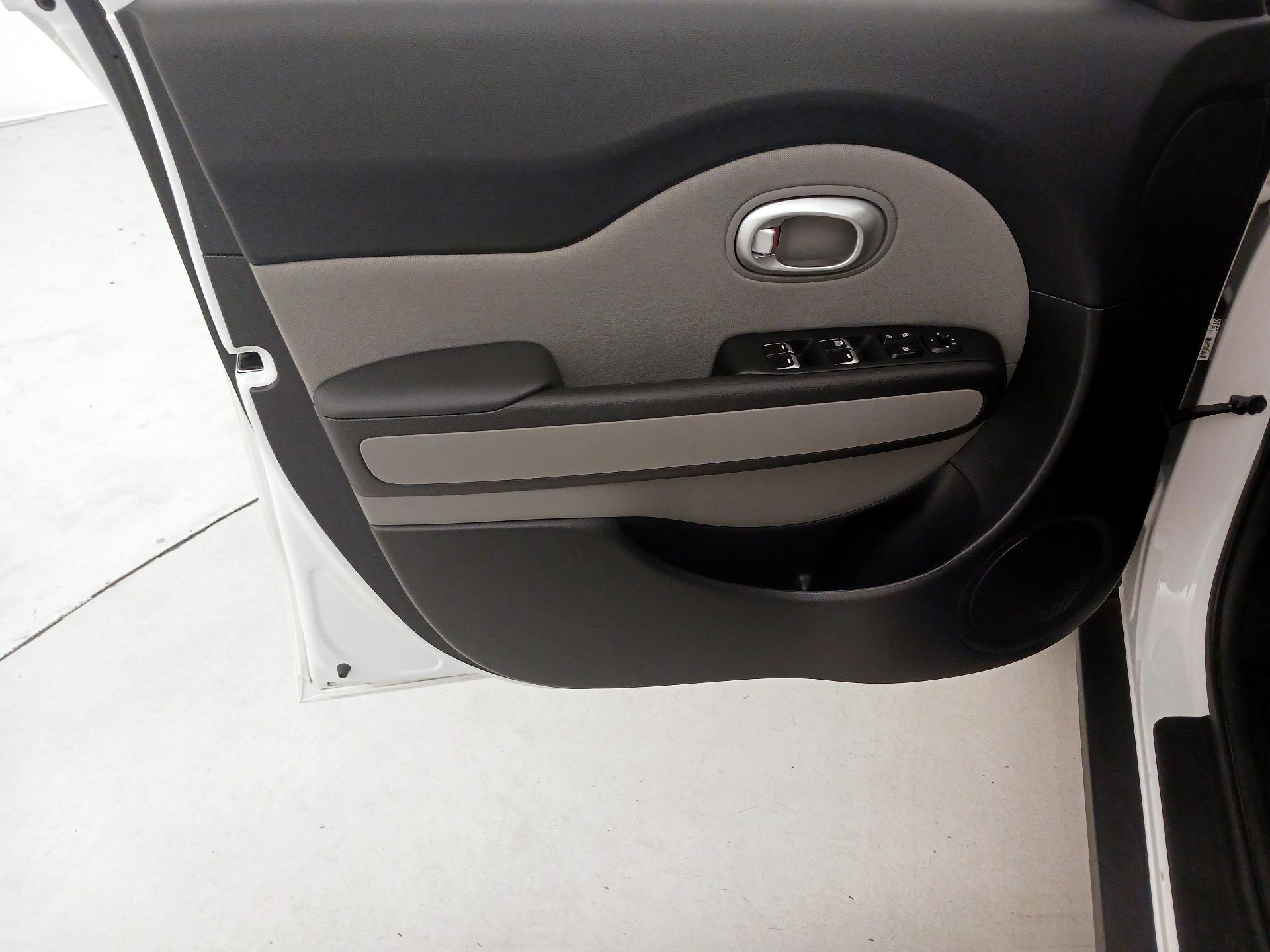 Thumbnail: 2017 Kia Soul - 12