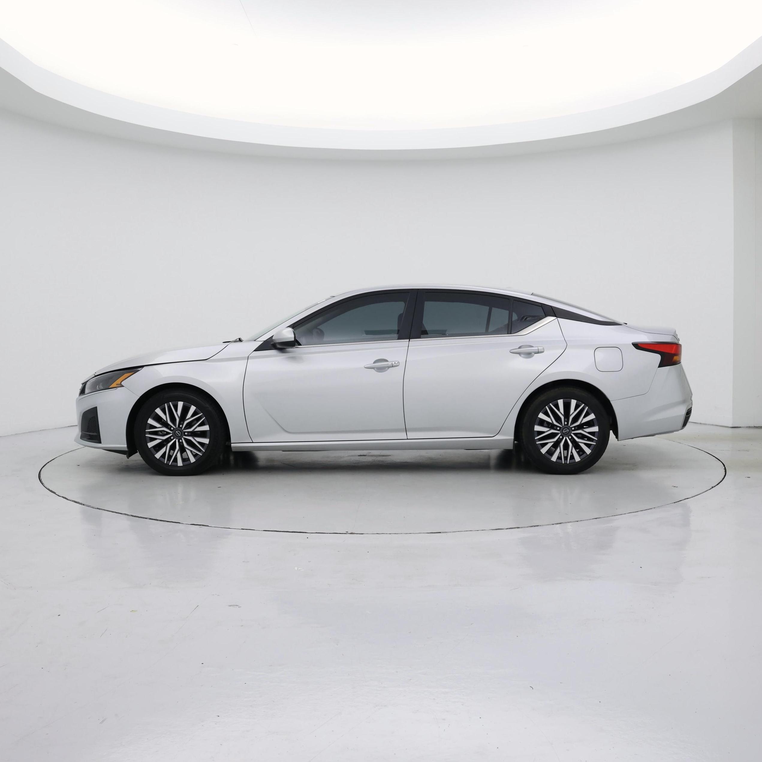 Thumbnail: 2023 Nissan Altima - 3