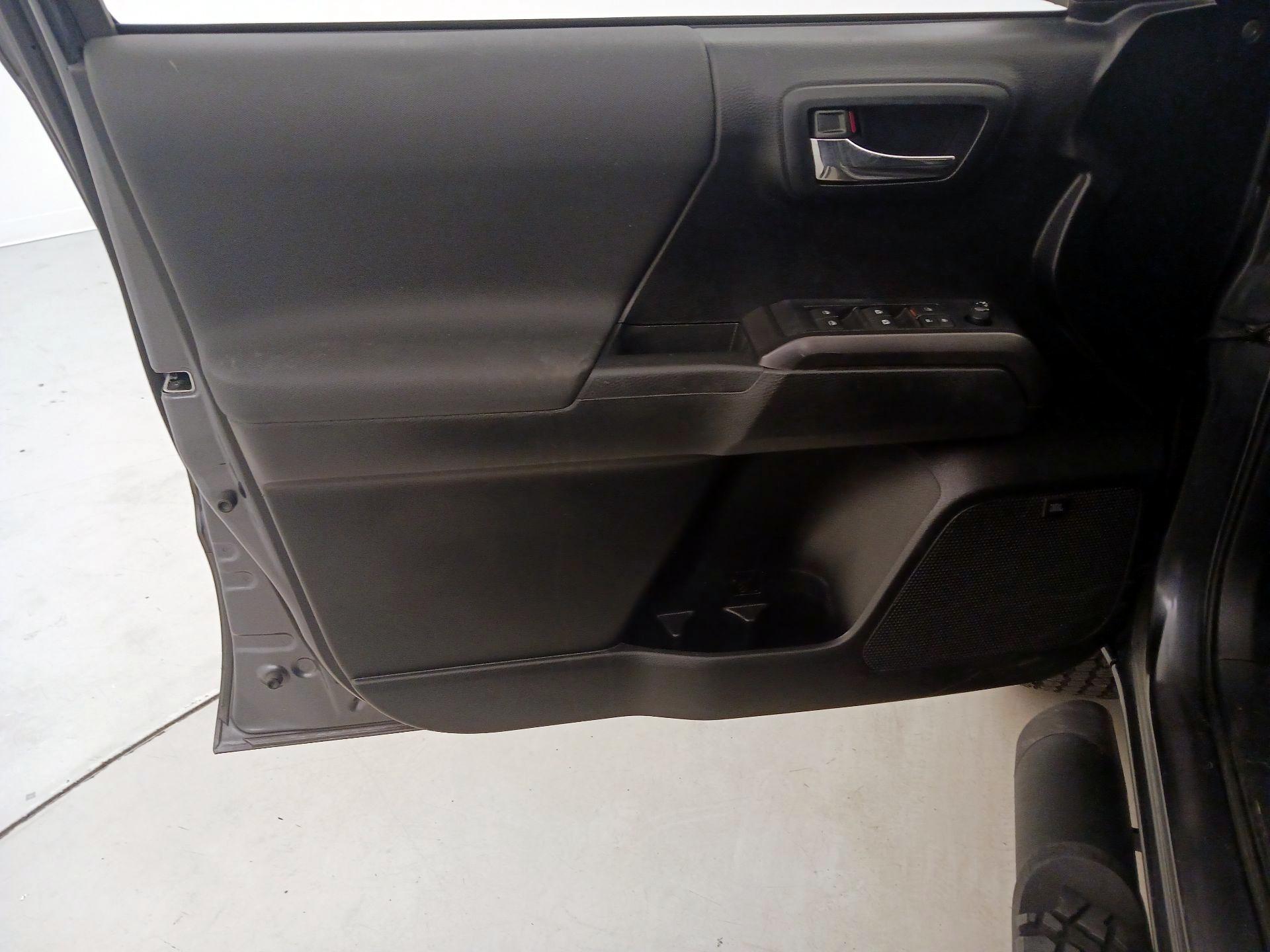 Thumbnail: 2022 Toyota Tacoma - 12