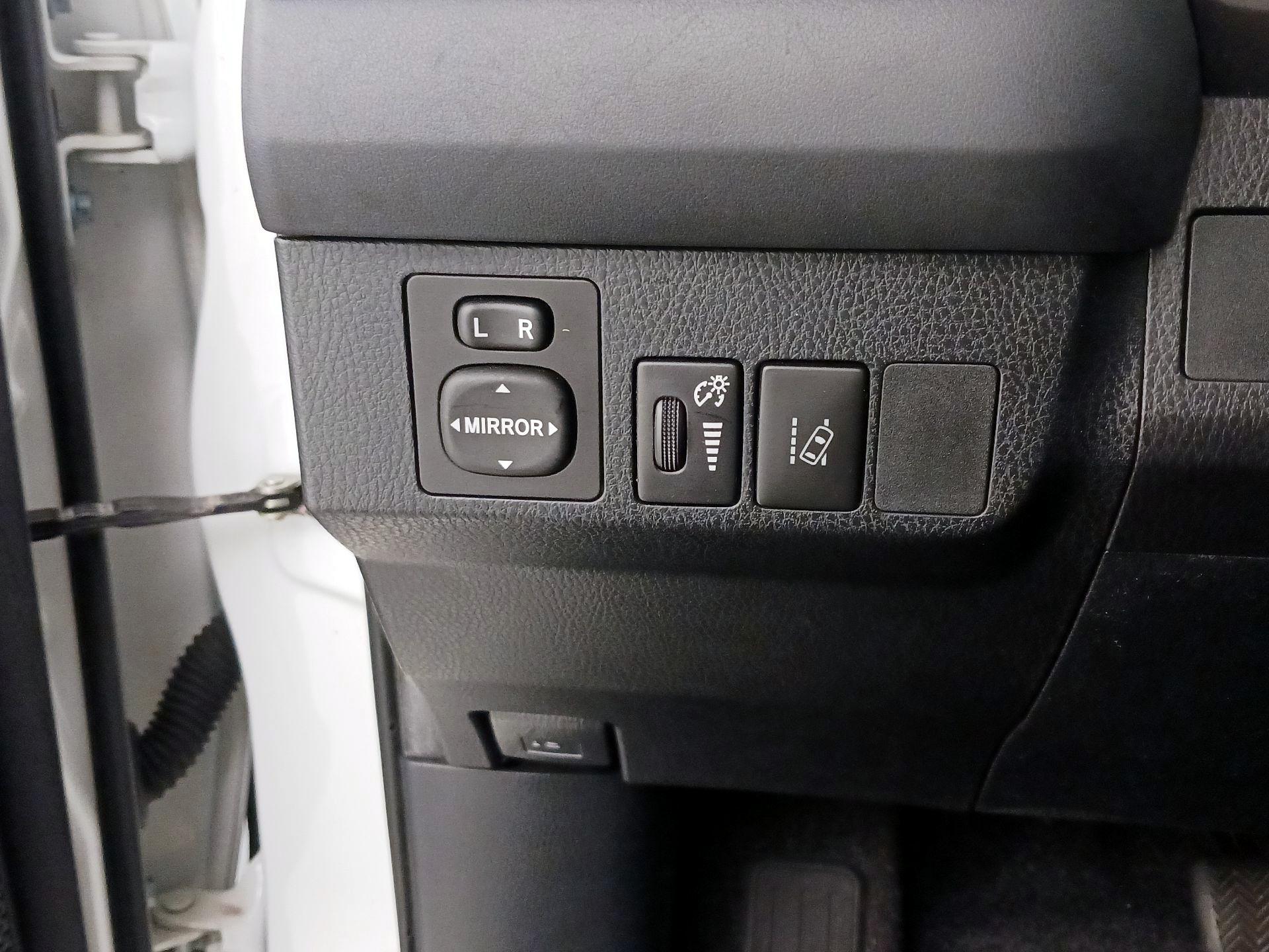 Thumbnail: 2018 Toyota RAV4 - 13