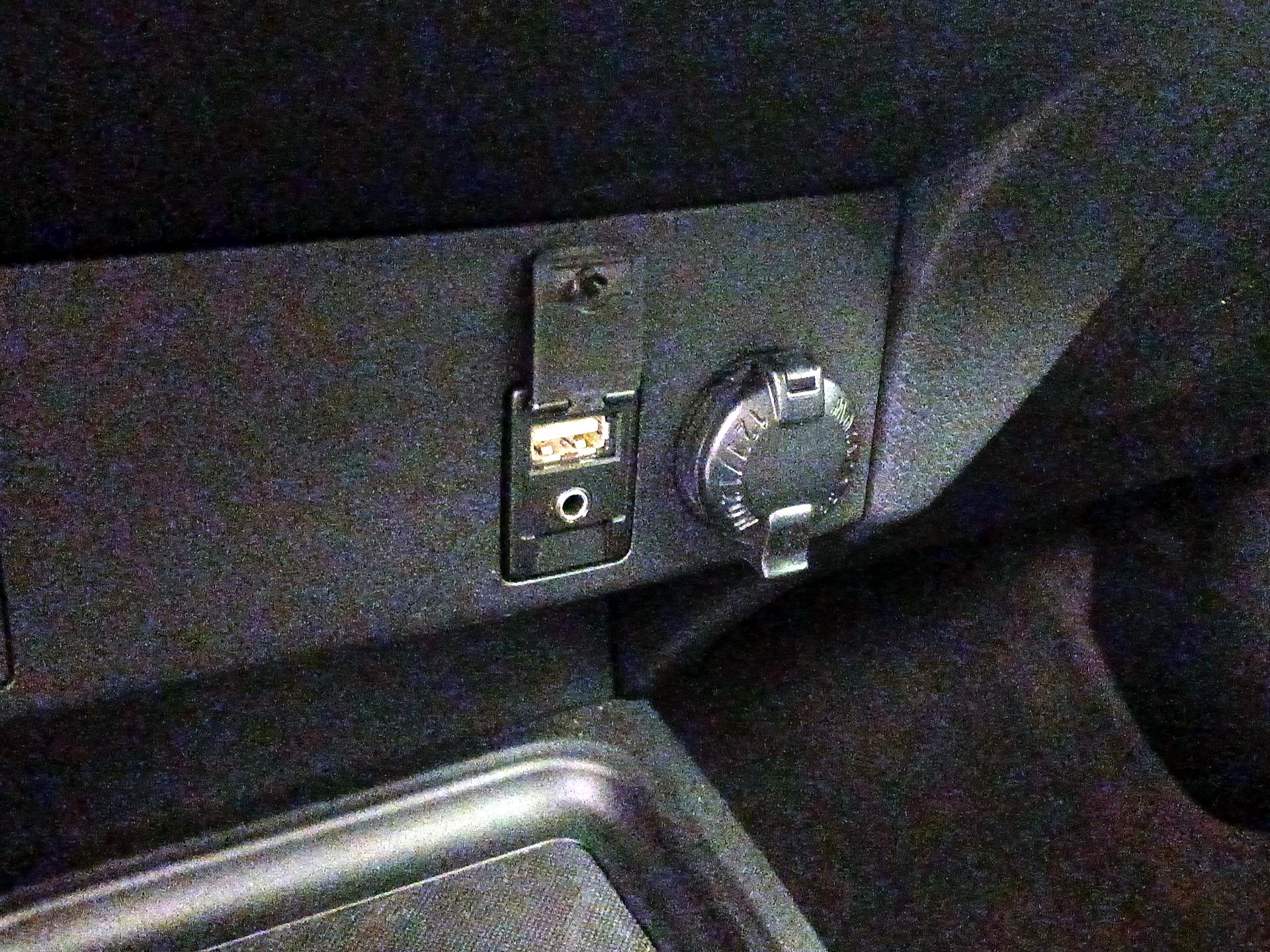 Thumbnail: 2018 Toyota RAV4 - 18