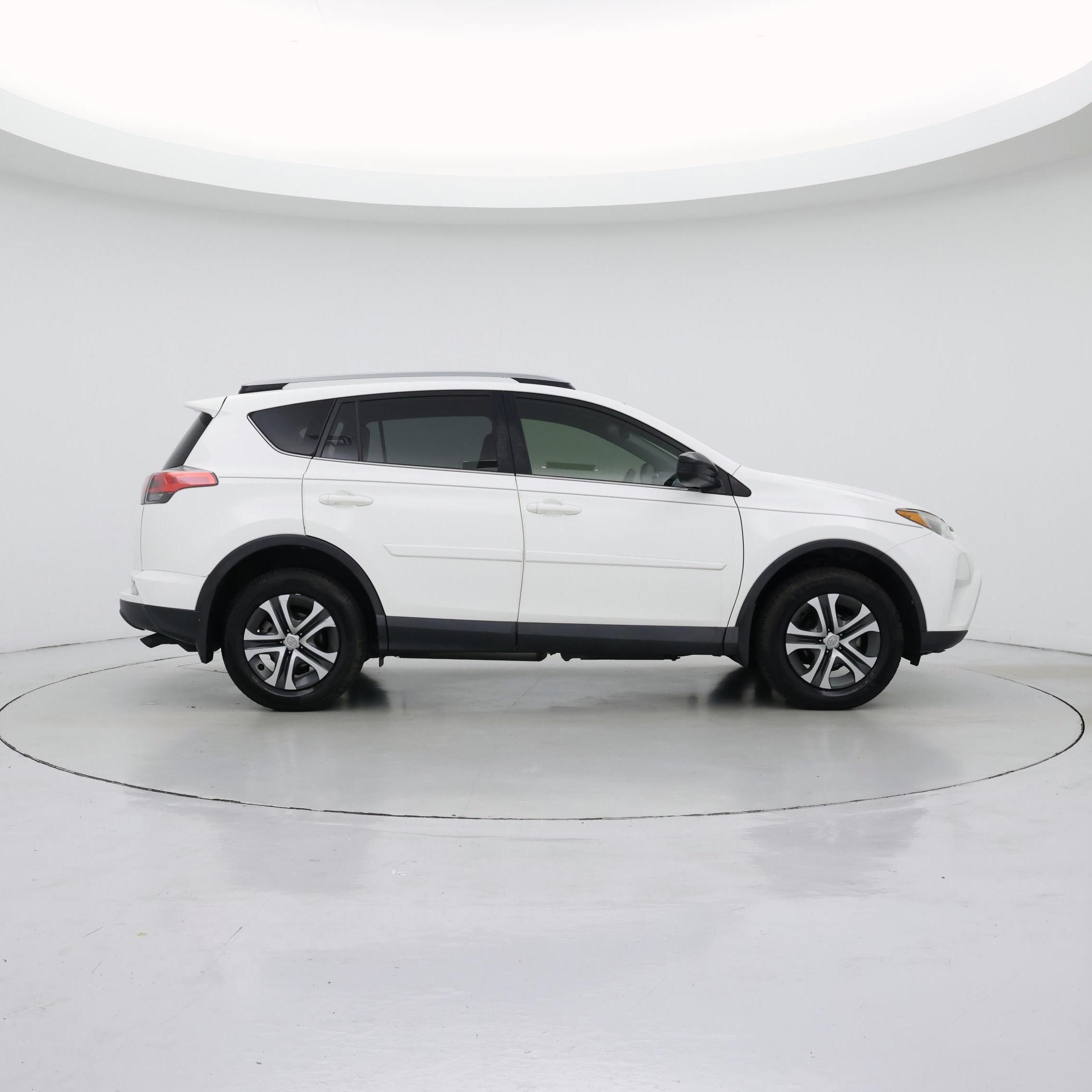 Thumbnail: 2018 Toyota RAV4 - 7