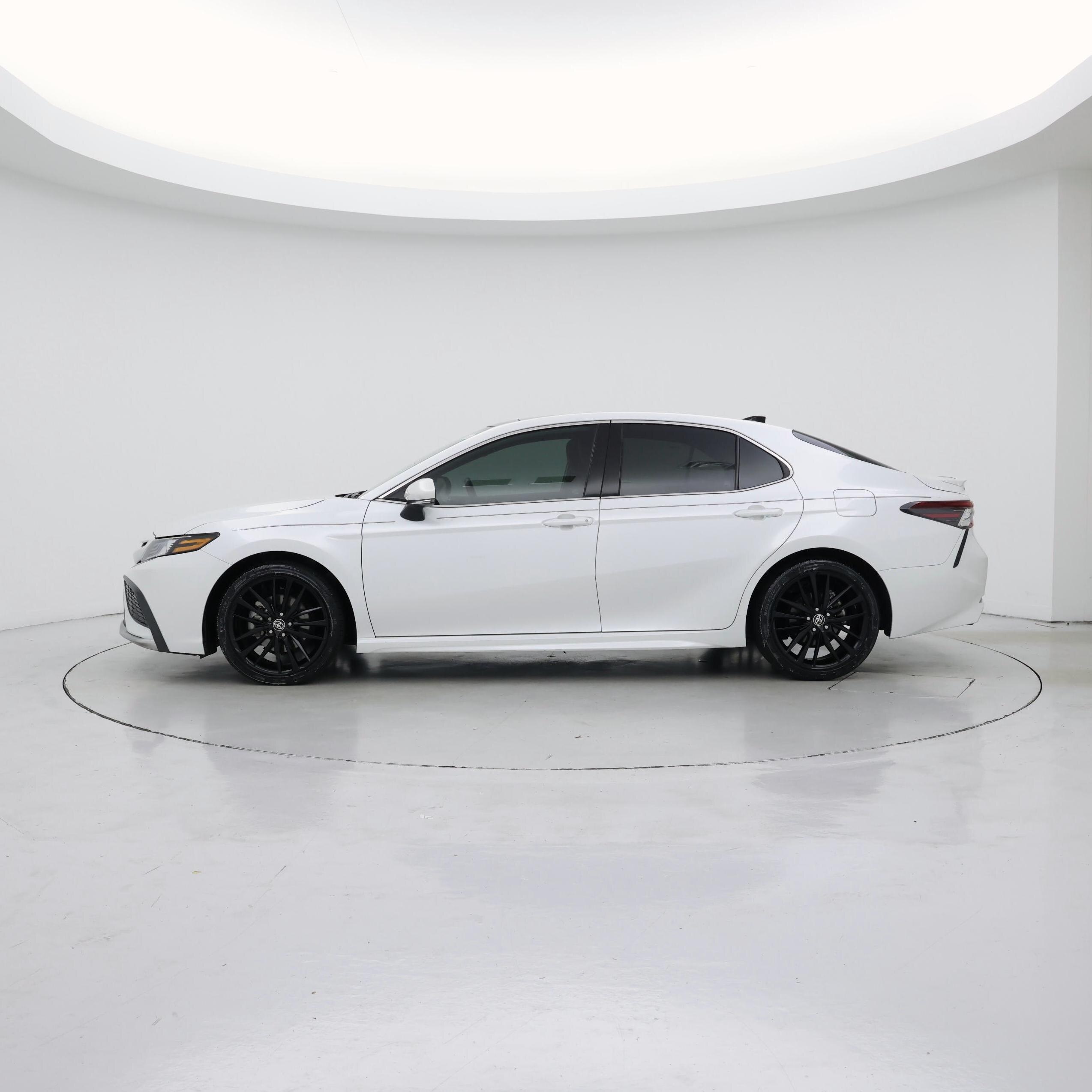 Thumbnail: 2021 Toyota Camry - 3