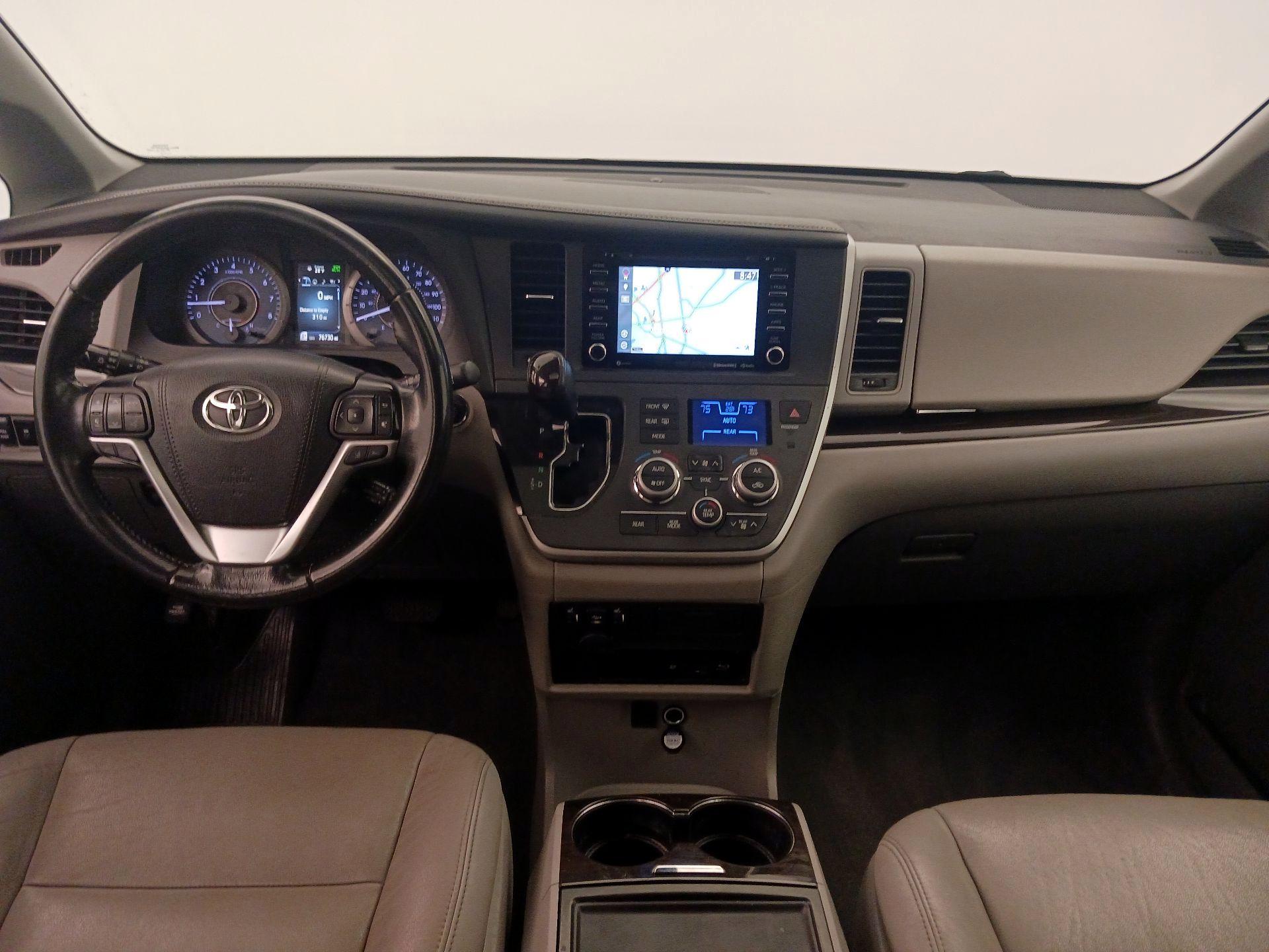 Thumbnail: 2020 Toyota Sienna - 9