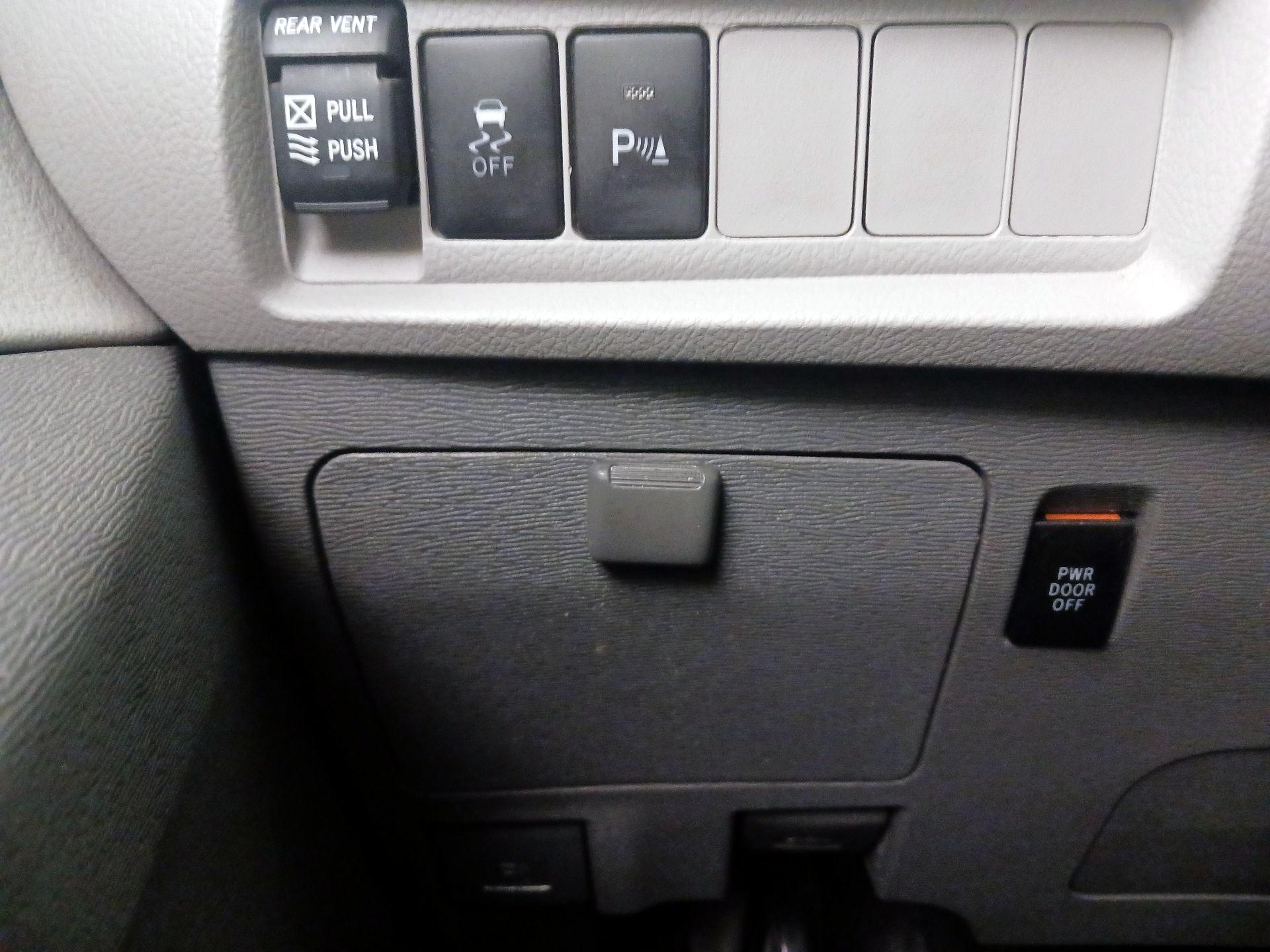 Thumbnail: 2020 Toyota Sienna - 13