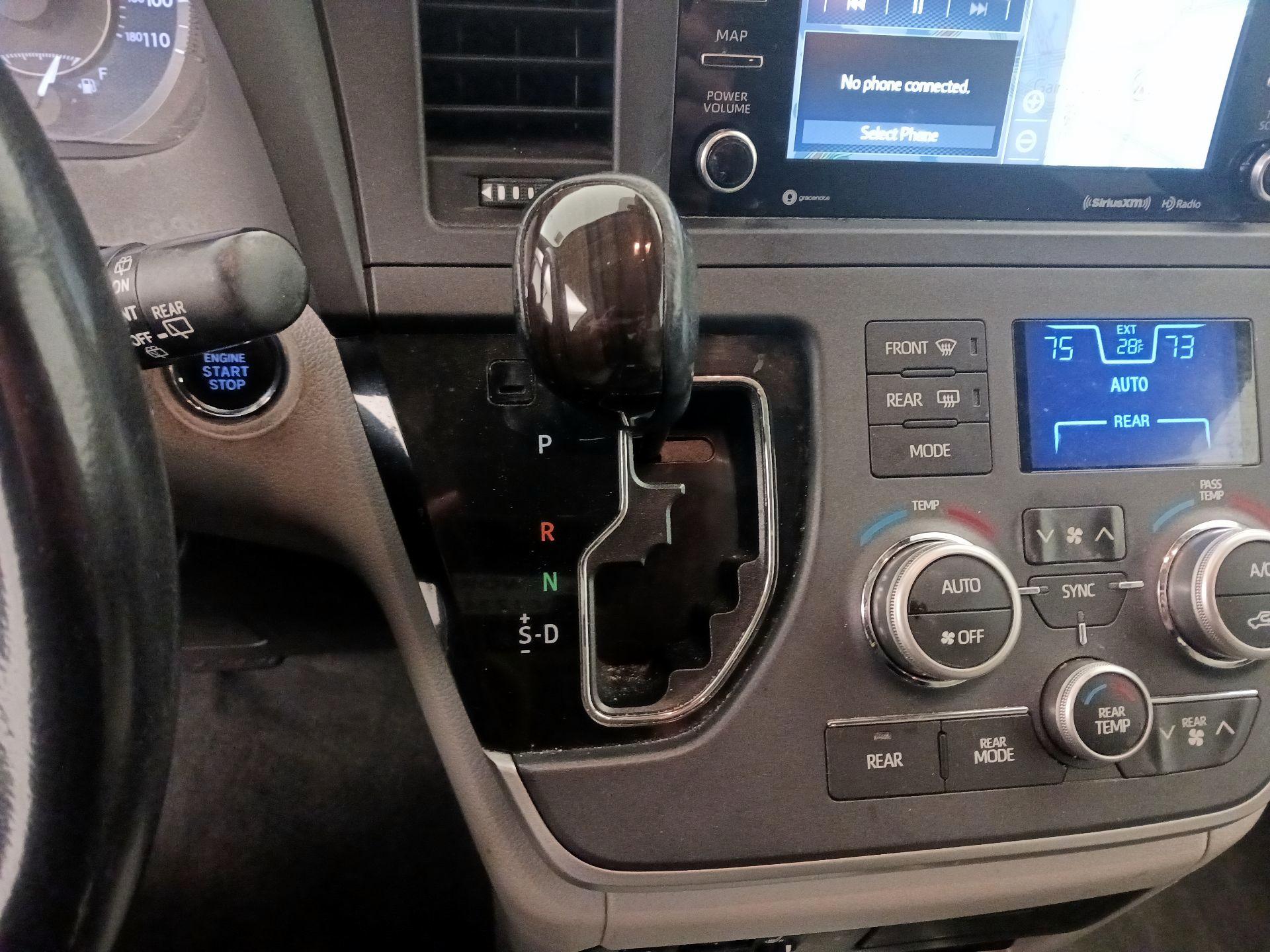 Thumbnail: 2020 Toyota Sienna - 18