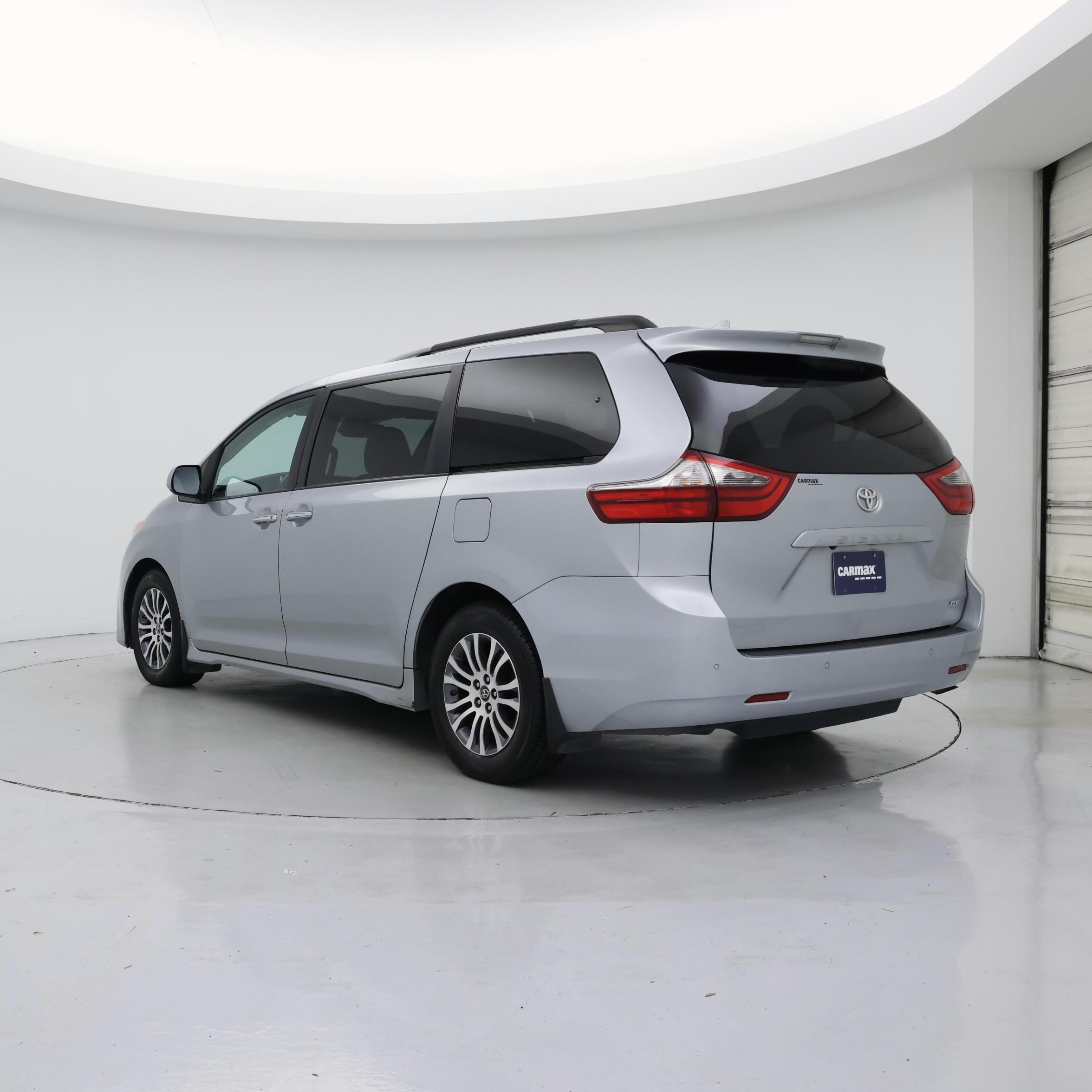 Thumbnail: 2020 Toyota Sienna - 2