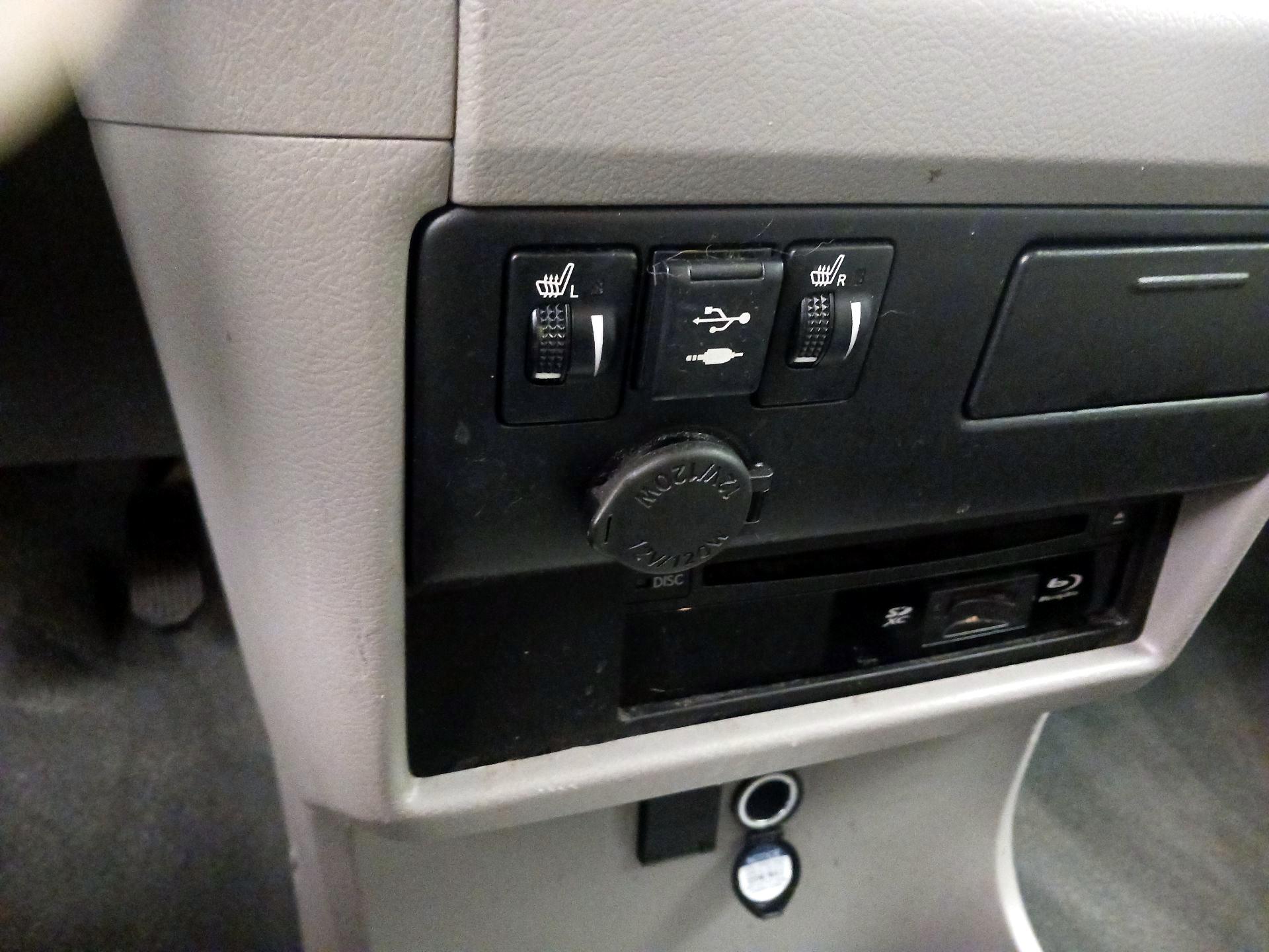 Thumbnail: 2020 Toyota Sienna - 19