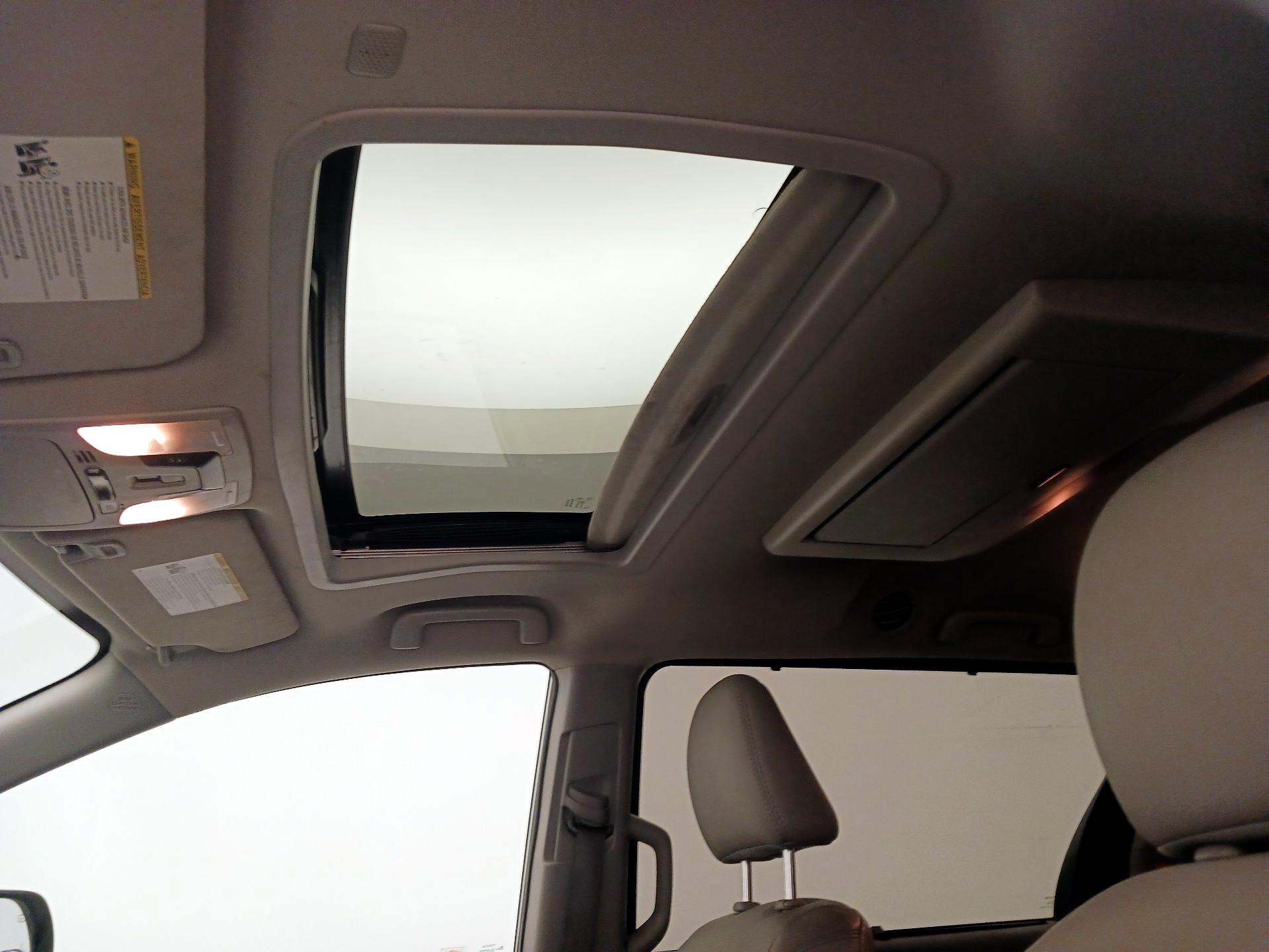 Thumbnail: 2020 Toyota Sienna - 20