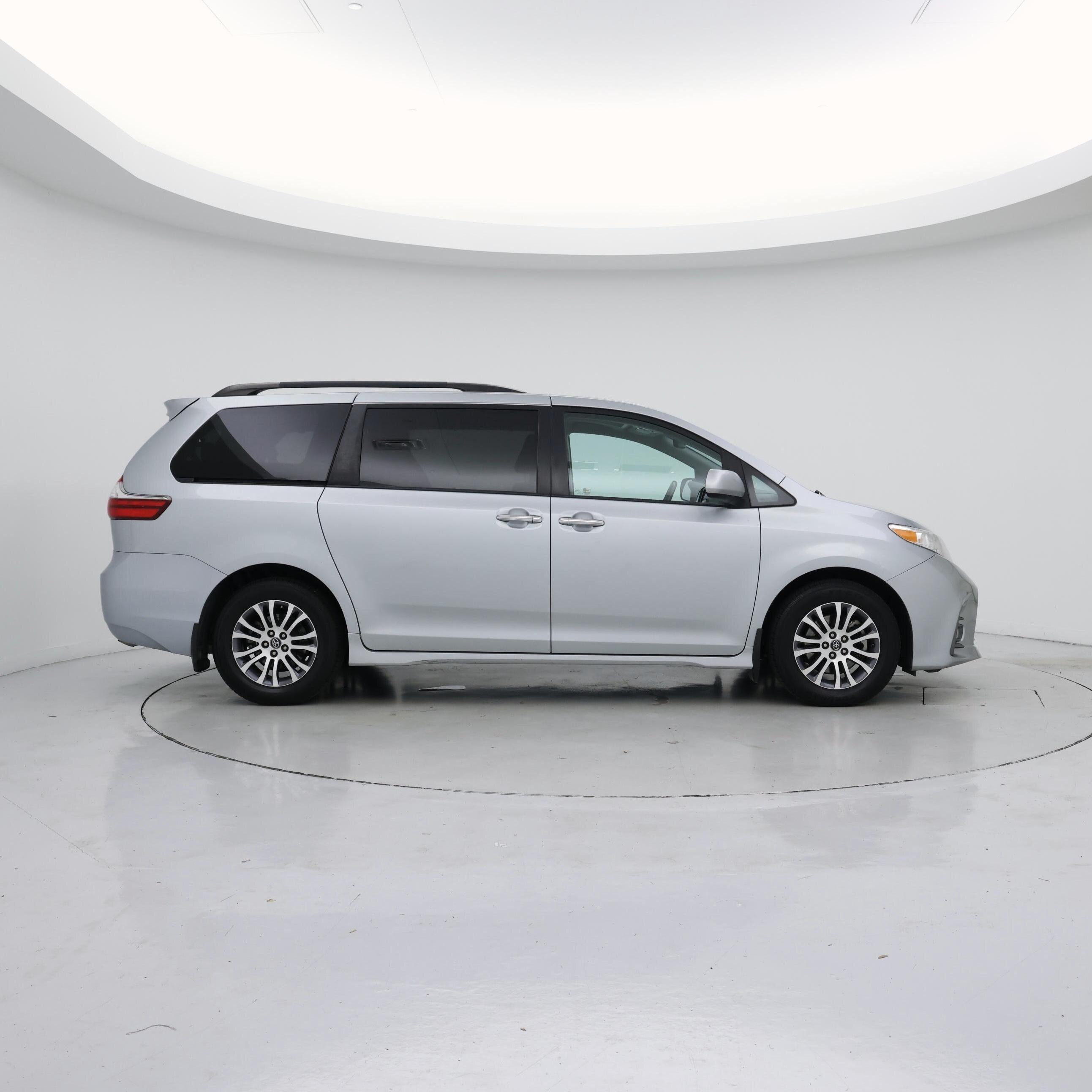 Thumbnail: 2020 Toyota Sienna - 7