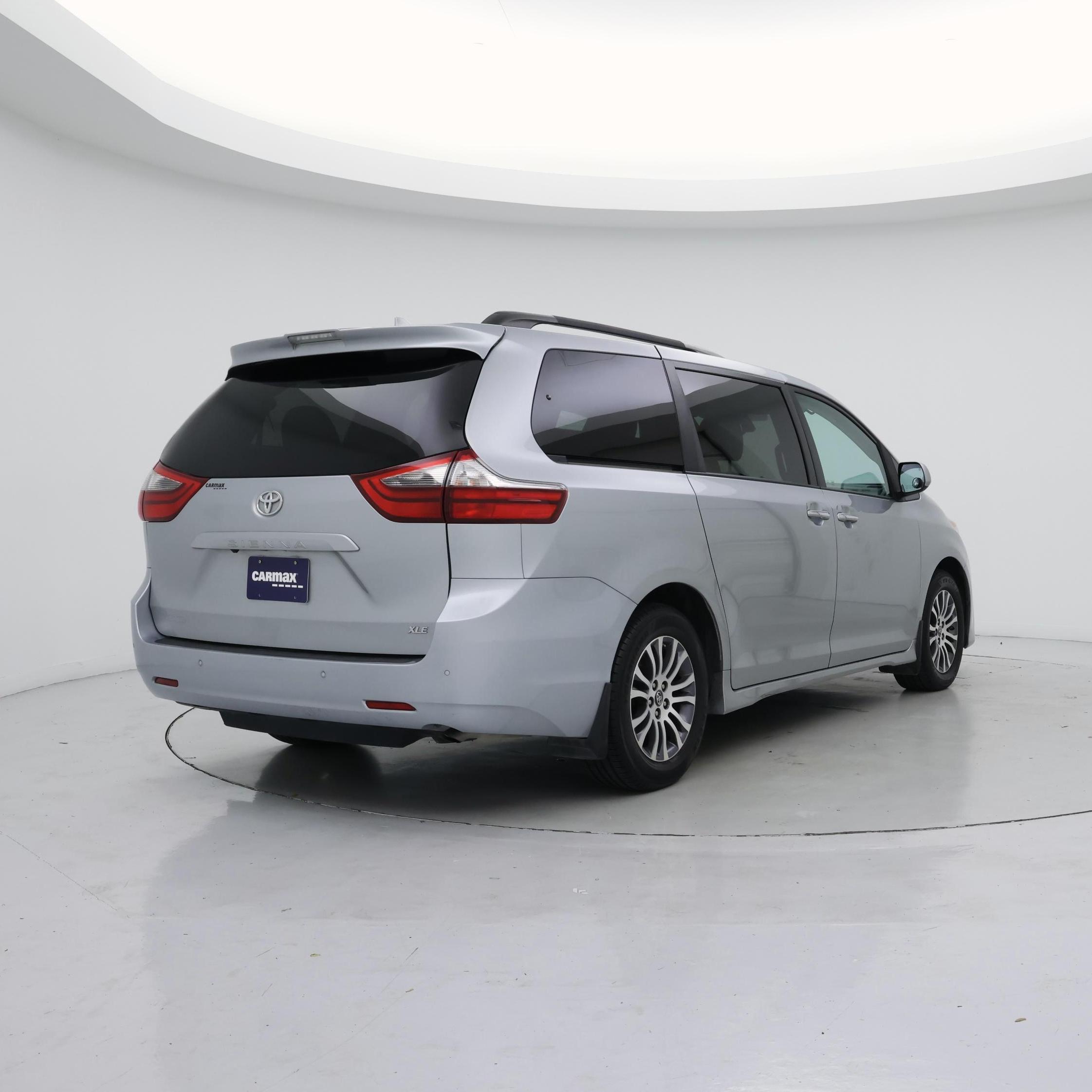 Thumbnail: 2020 Toyota Sienna - 8