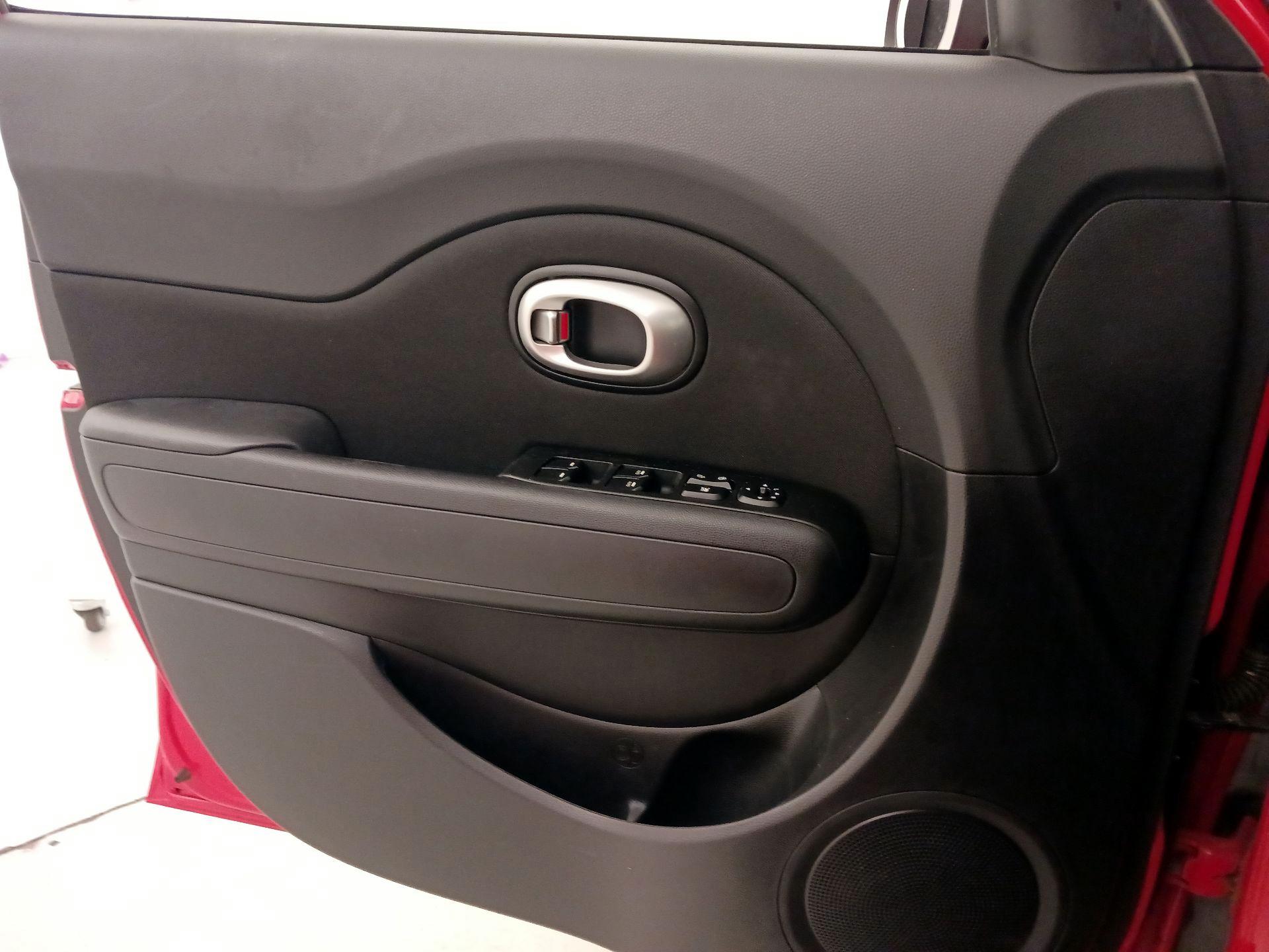 Thumbnail: 2016 Kia Soul - 12