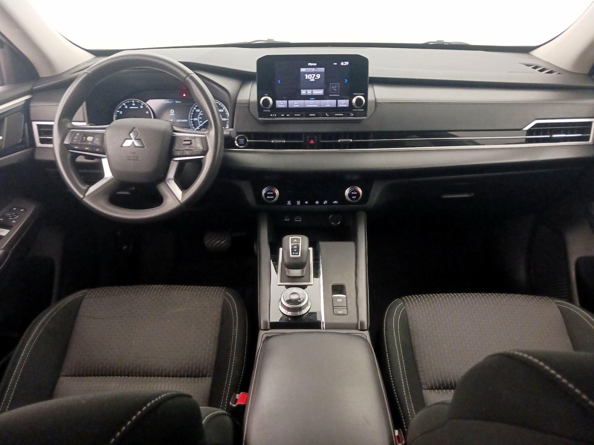 Thumbnail: 2022 Mitsubishi Outlander - 9