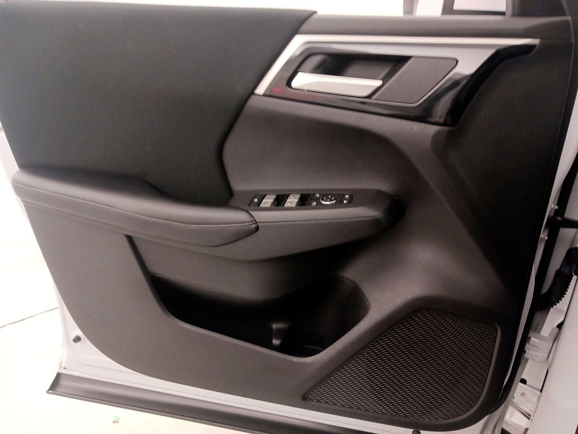 Thumbnail: 2022 Mitsubishi Outlander - 12