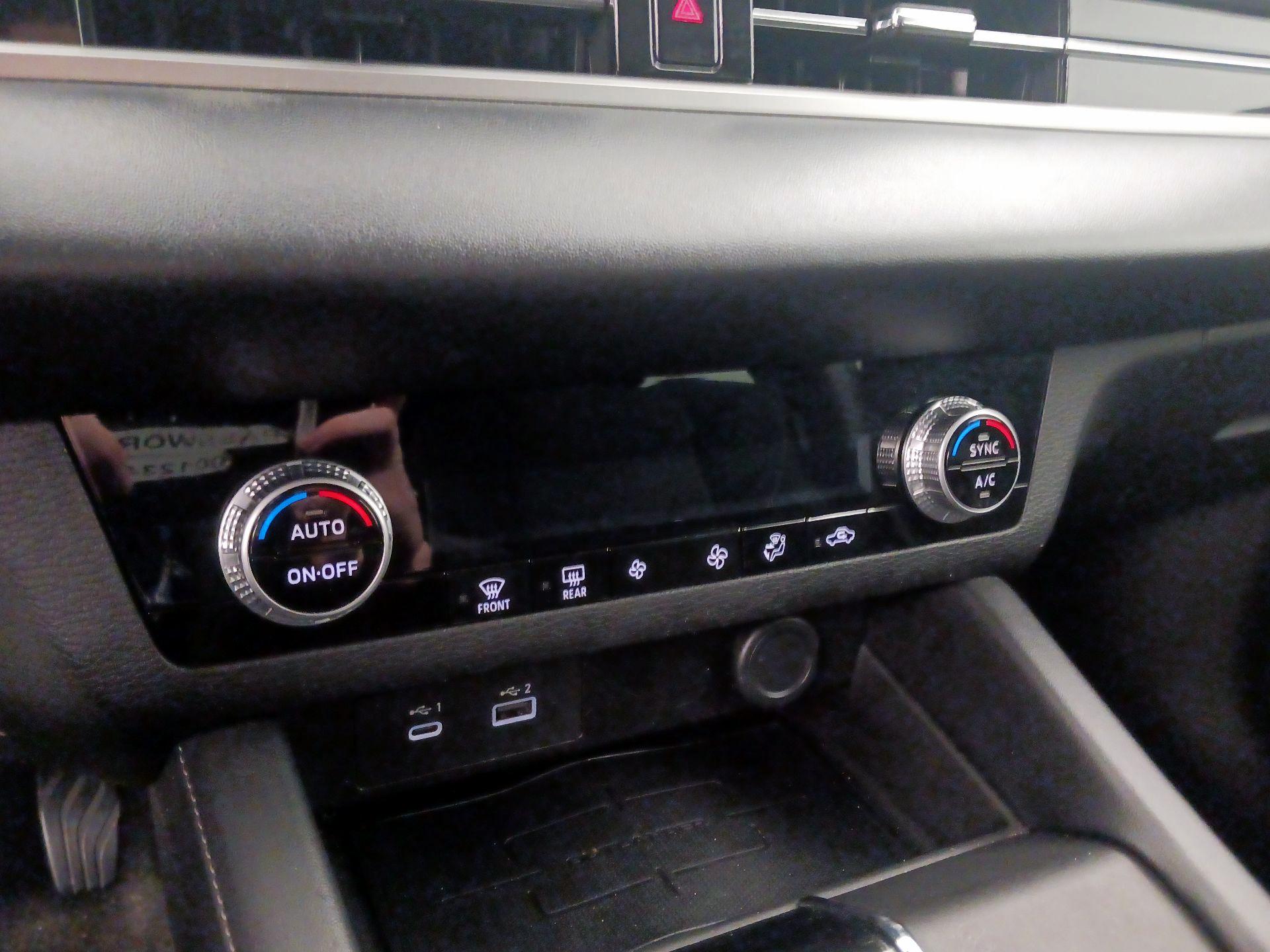 Thumbnail: 2022 Mitsubishi Outlander - 16