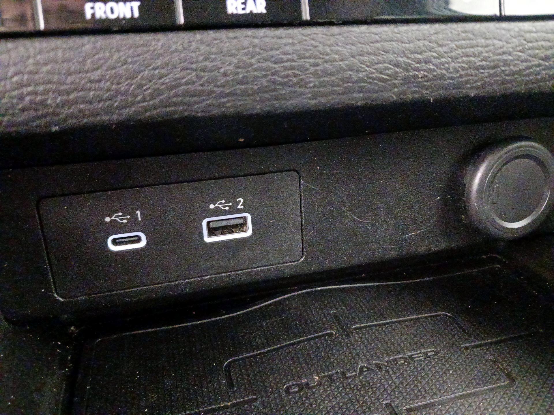 Thumbnail: 2022 Mitsubishi Outlander - 18