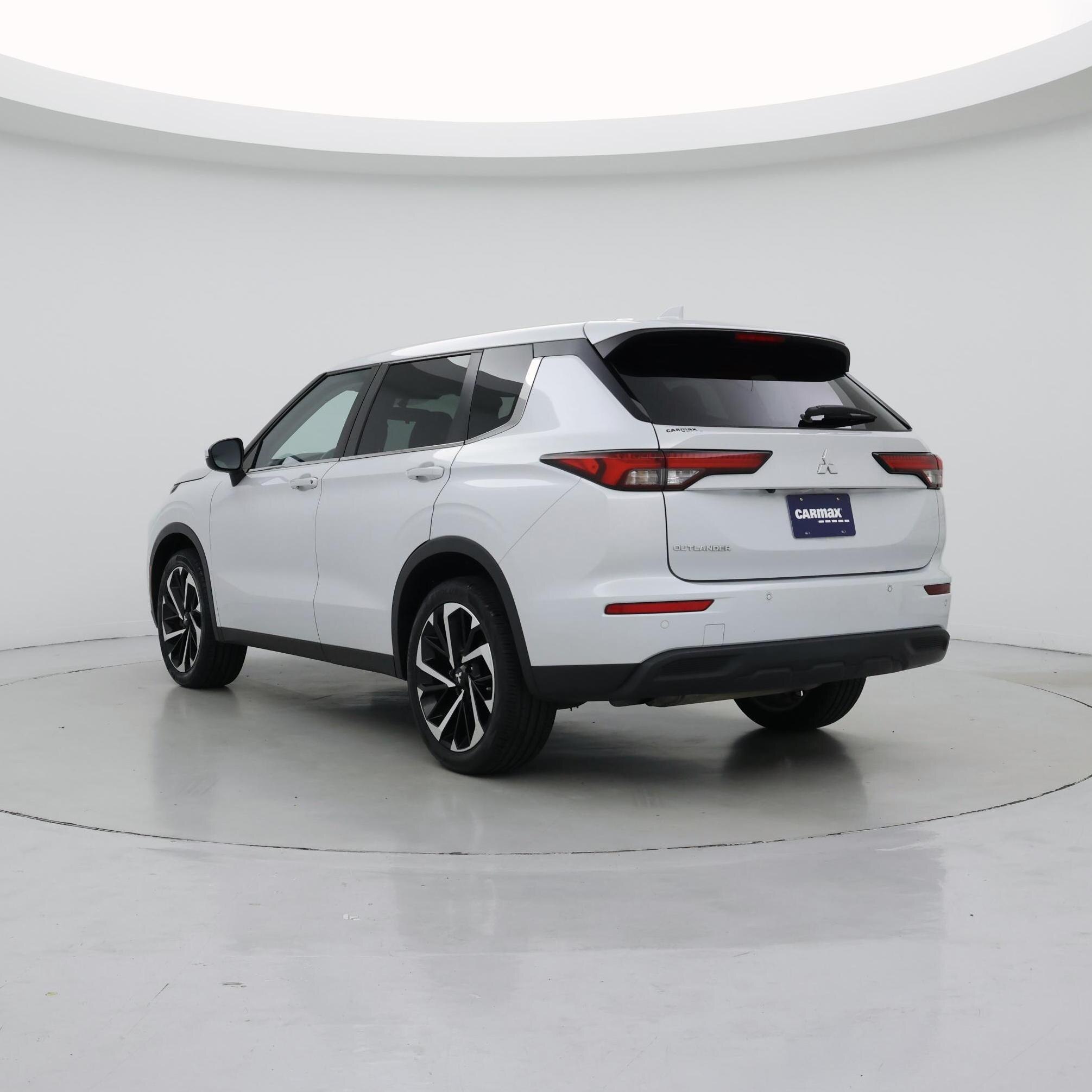 Thumbnail: 2022 Mitsubishi Outlander - 2