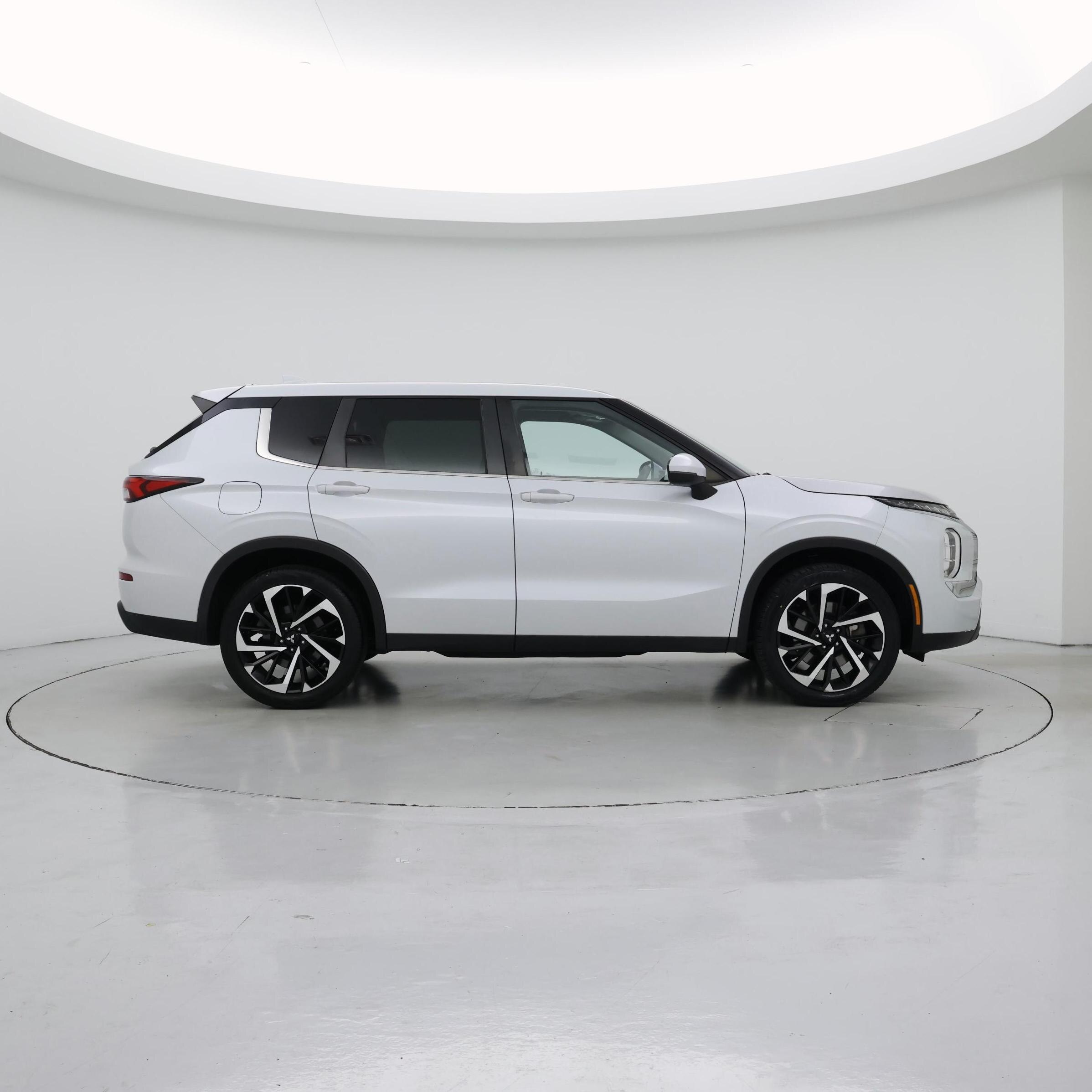 Thumbnail: 2022 Mitsubishi Outlander - 7