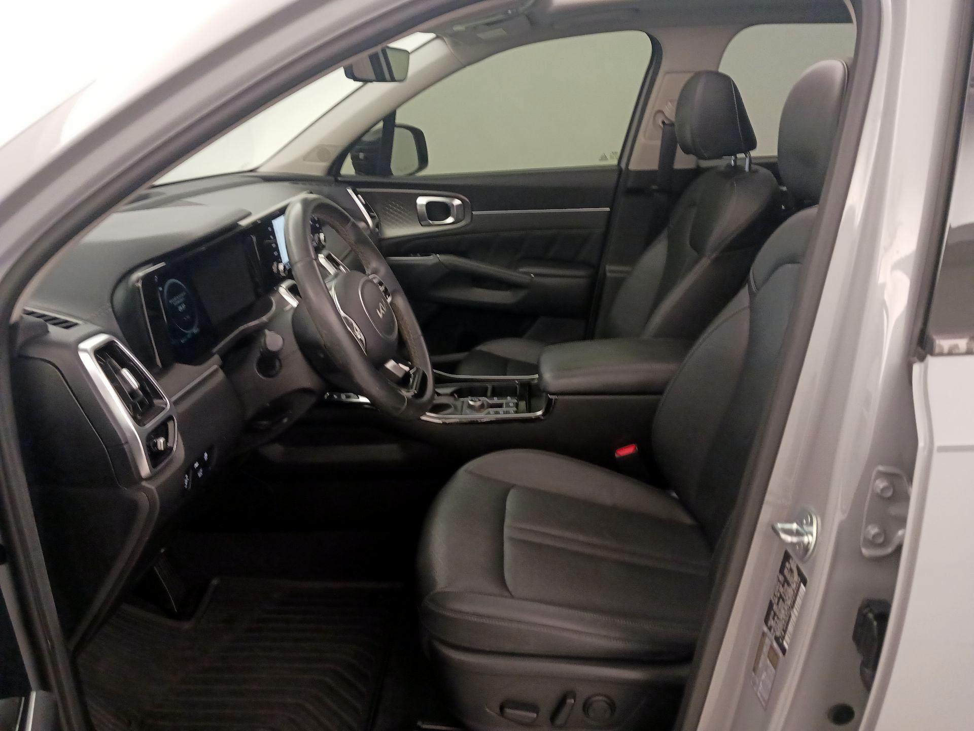 Thumbnail: 2023 Kia Sorento - 11