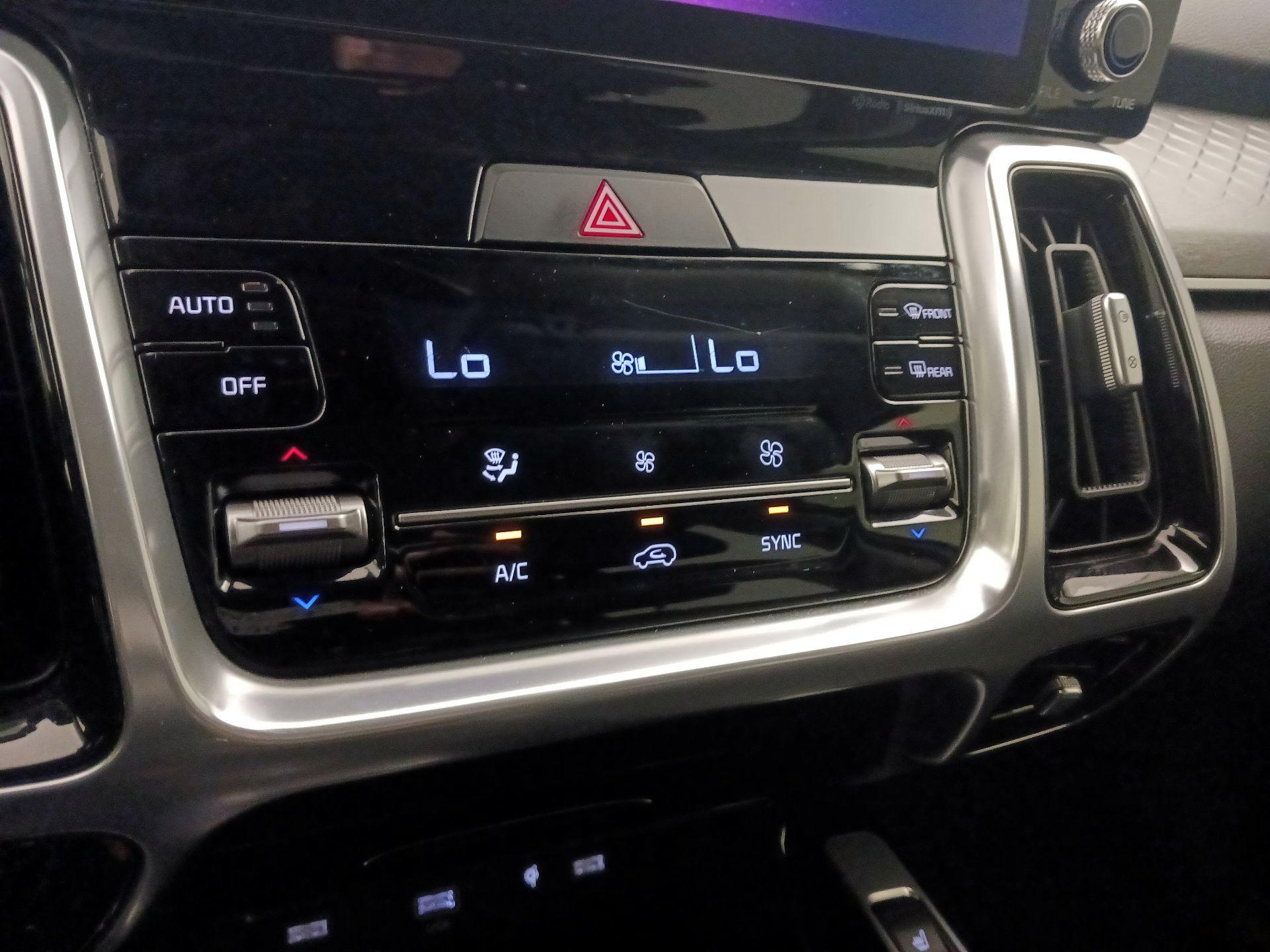 Thumbnail: 2023 Kia Sorento - 17