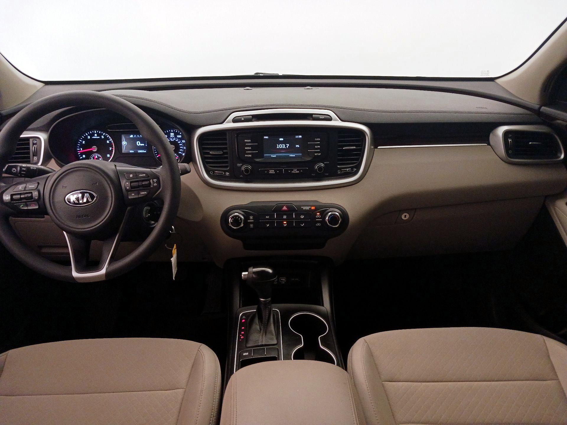 Thumbnail: 2017 Kia Sorento - 9