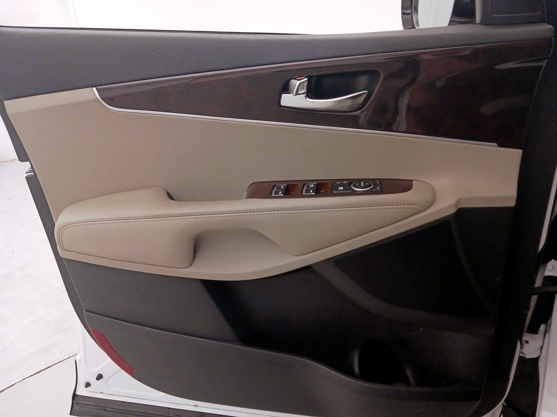 Thumbnail: 2017 Kia Sorento - 12