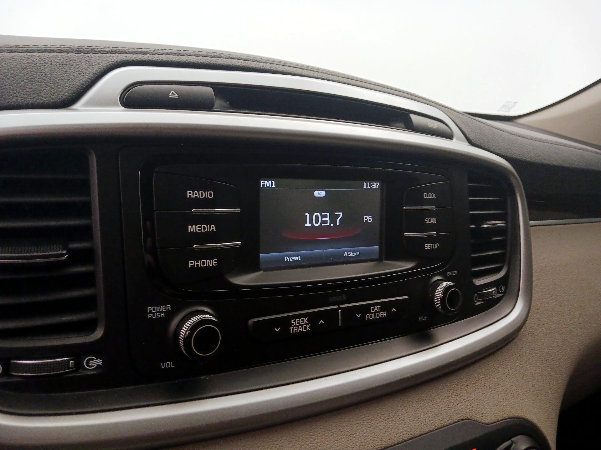 Thumbnail: 2017 Kia Sorento - 15