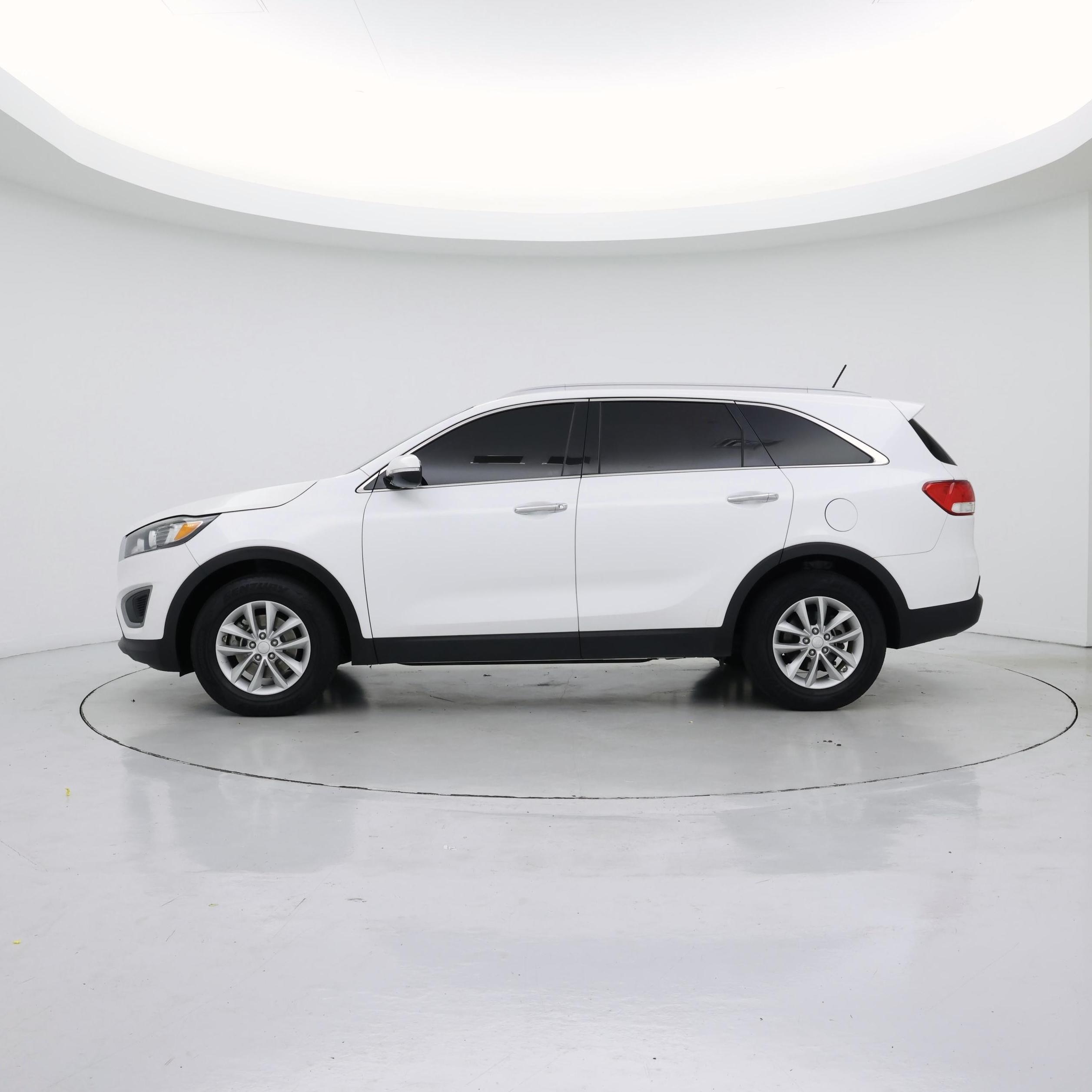 Thumbnail: 2017 Kia Sorento - 3