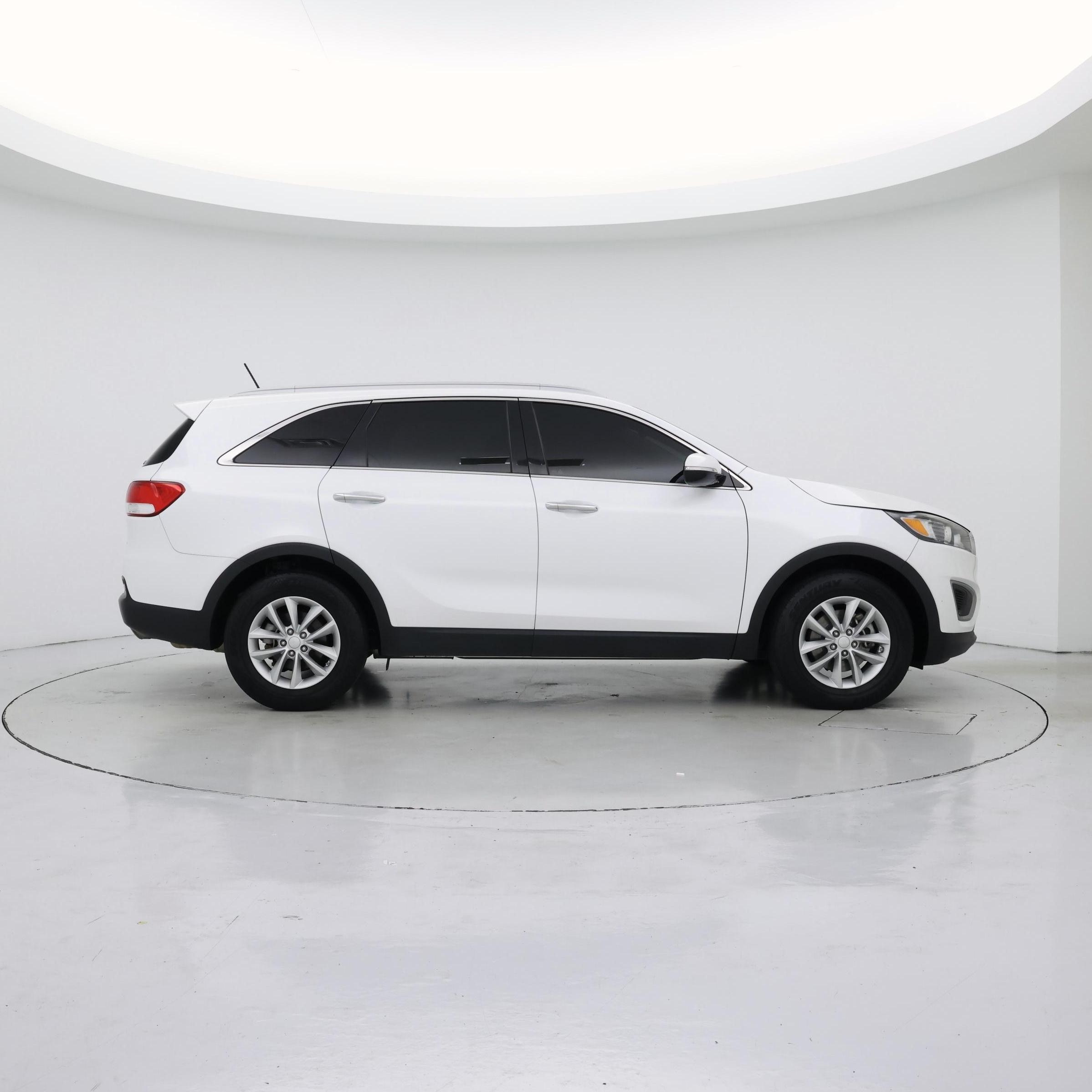 Thumbnail: 2017 Kia Sorento - 7