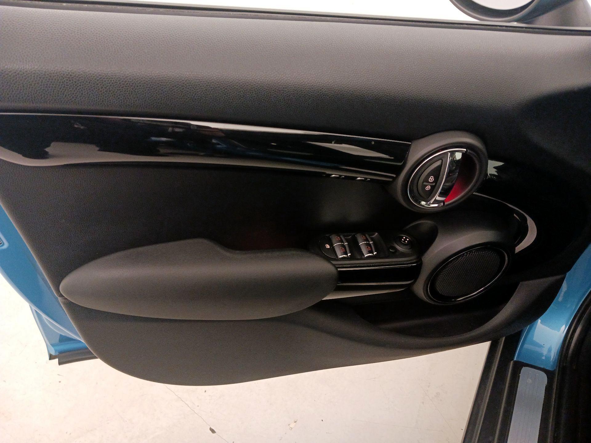 Thumbnail: 2016 MINI Cooper Hardtop - 12