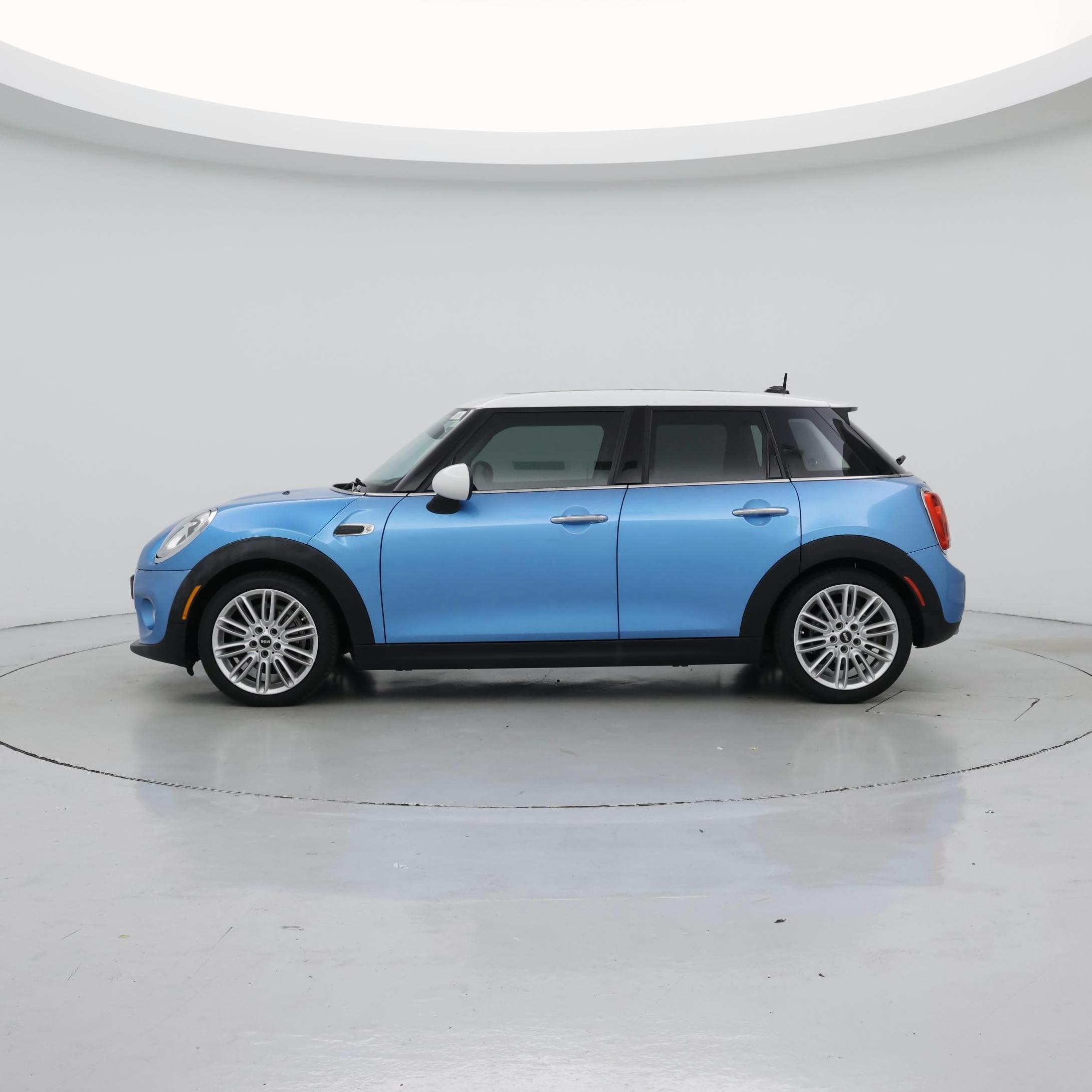 Thumbnail: 2016 MINI Cooper Hardtop - 3