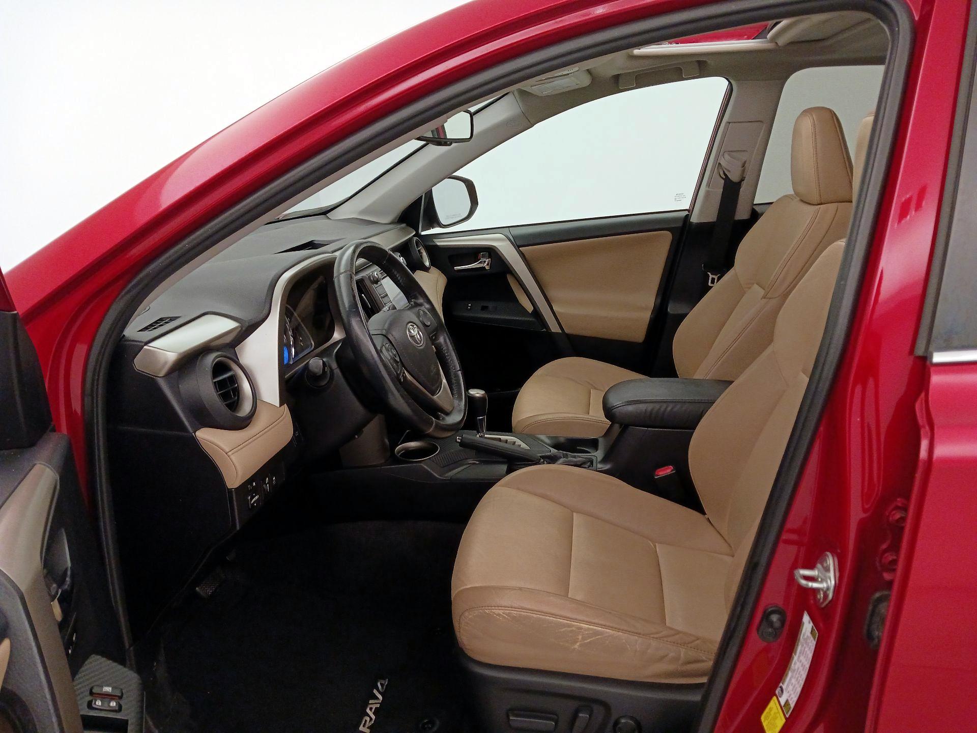 Thumbnail: 2015 Toyota RAV4 - 11