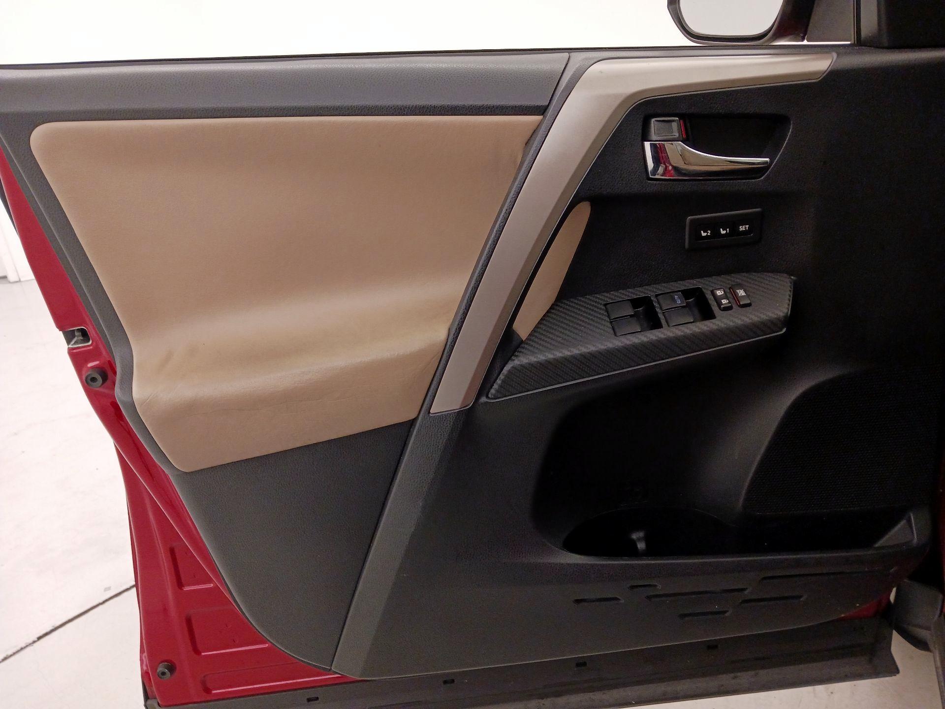 Thumbnail: 2015 Toyota RAV4 - 12