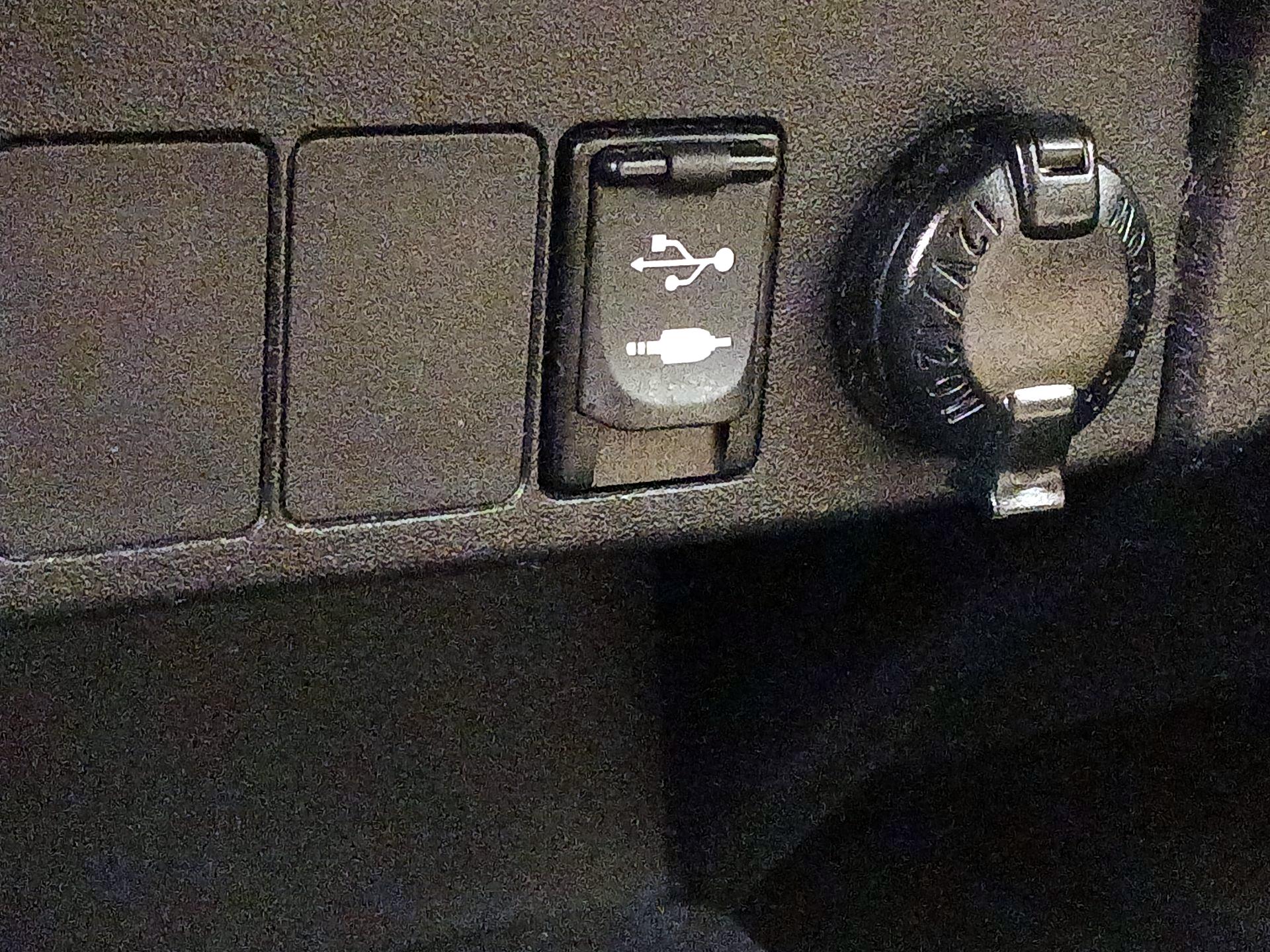 Thumbnail: 2015 Toyota RAV4 - 18