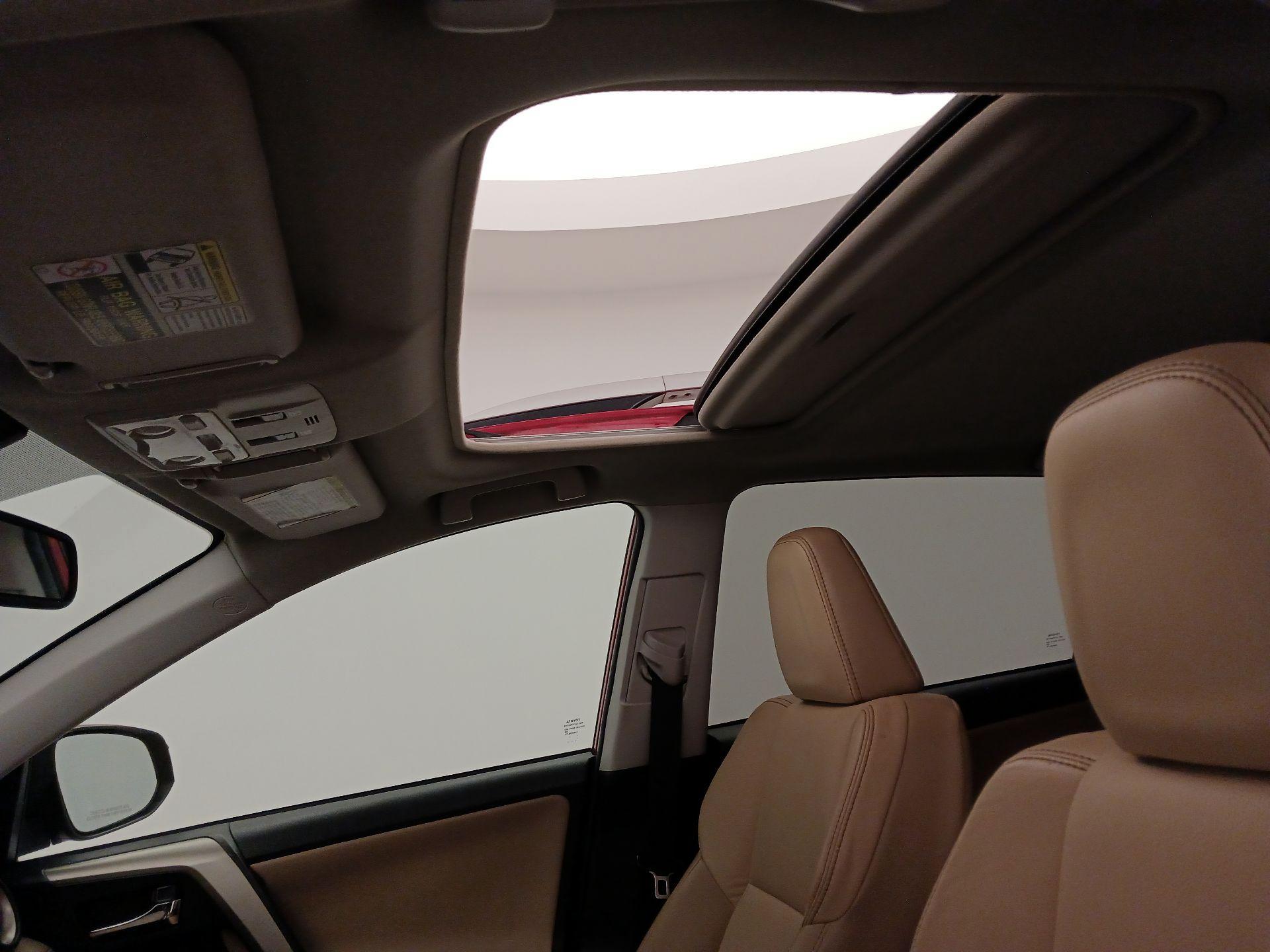 Thumbnail: 2015 Toyota RAV4 - 19