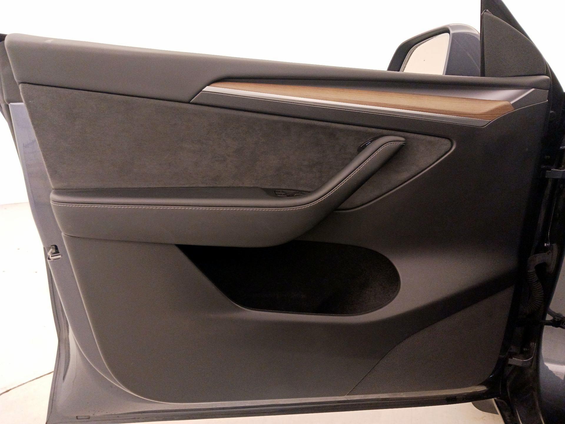 Thumbnail: 2023 Tesla Model Y - 12