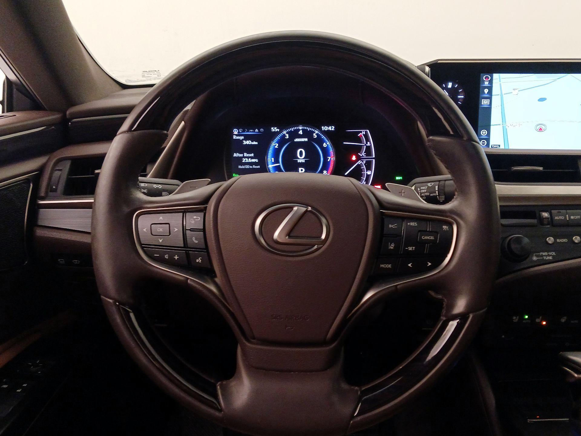 Thumbnail: 2019 Lexus ES - 10