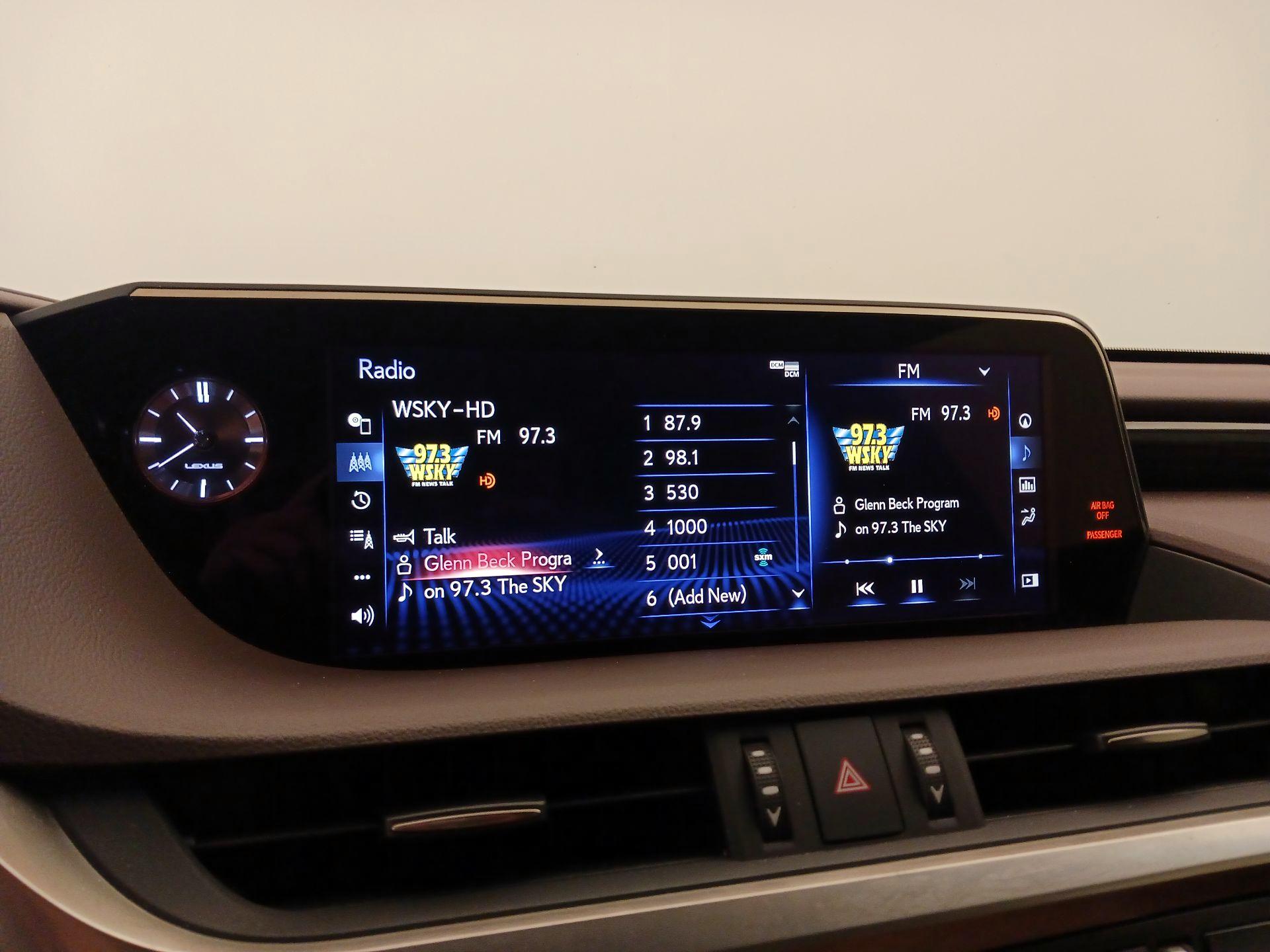 Thumbnail: 2019 Lexus ES - 16