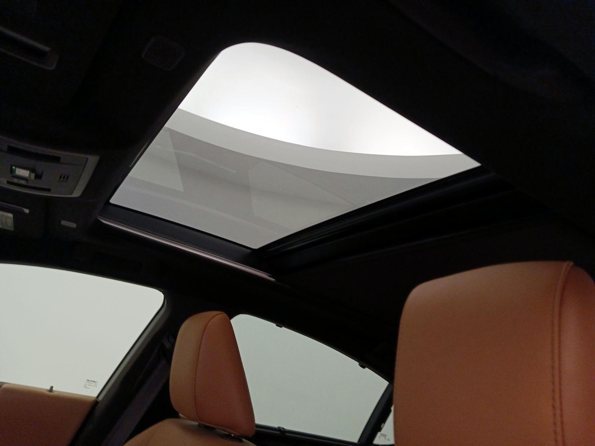 Thumbnail: 2019 Lexus ES - 20