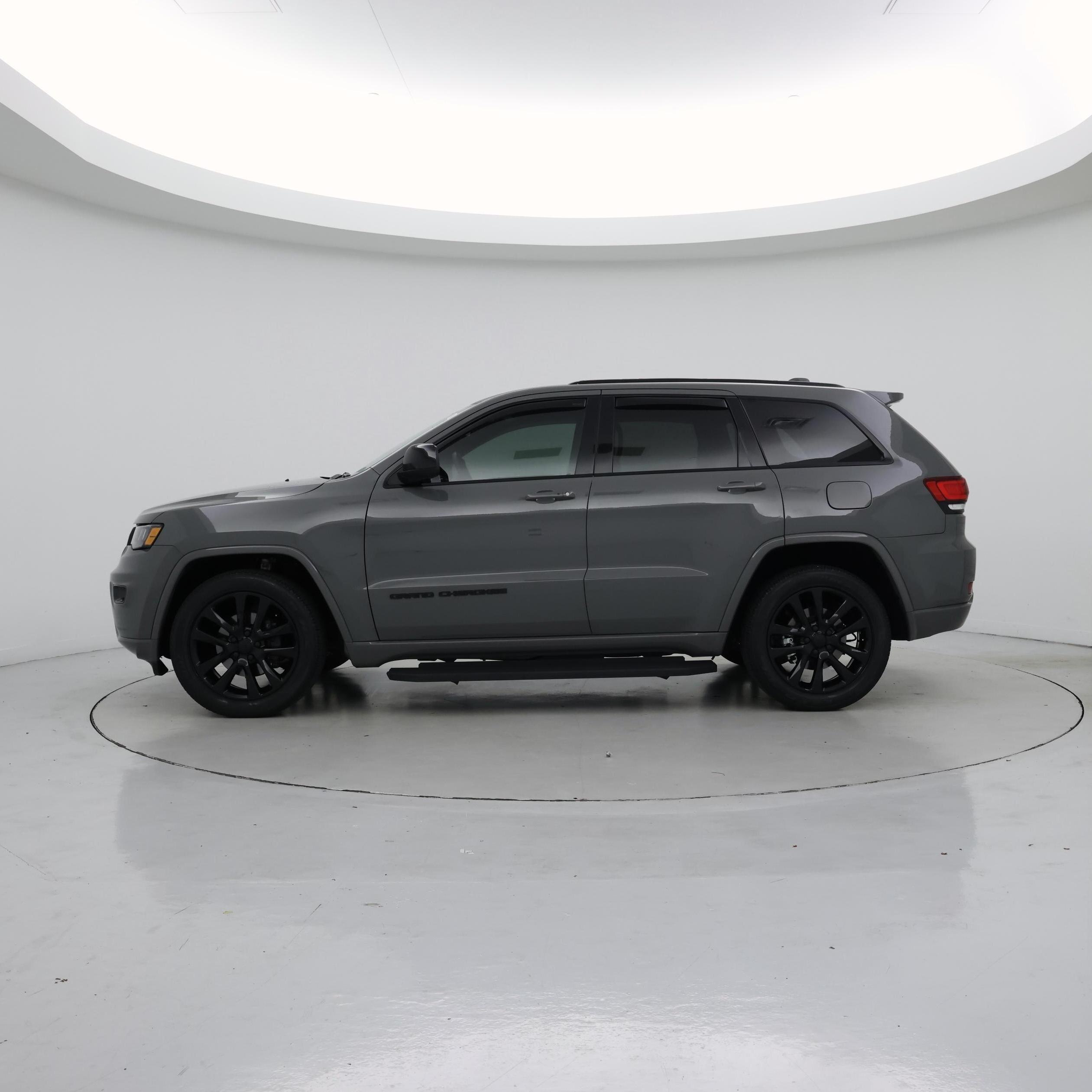 Thumbnail: 2020 Jeep Grand Cherokee - 3