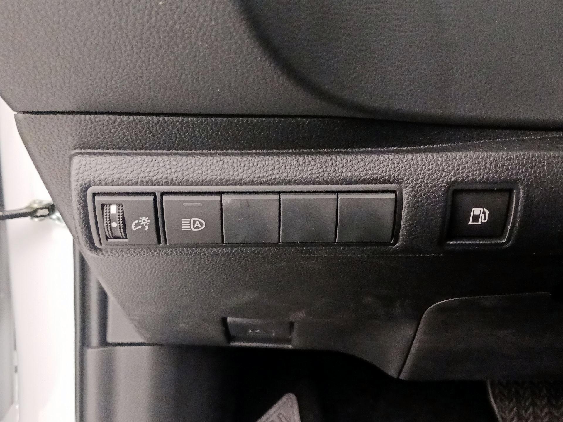 Thumbnail: 2025 Toyota Corolla - 13