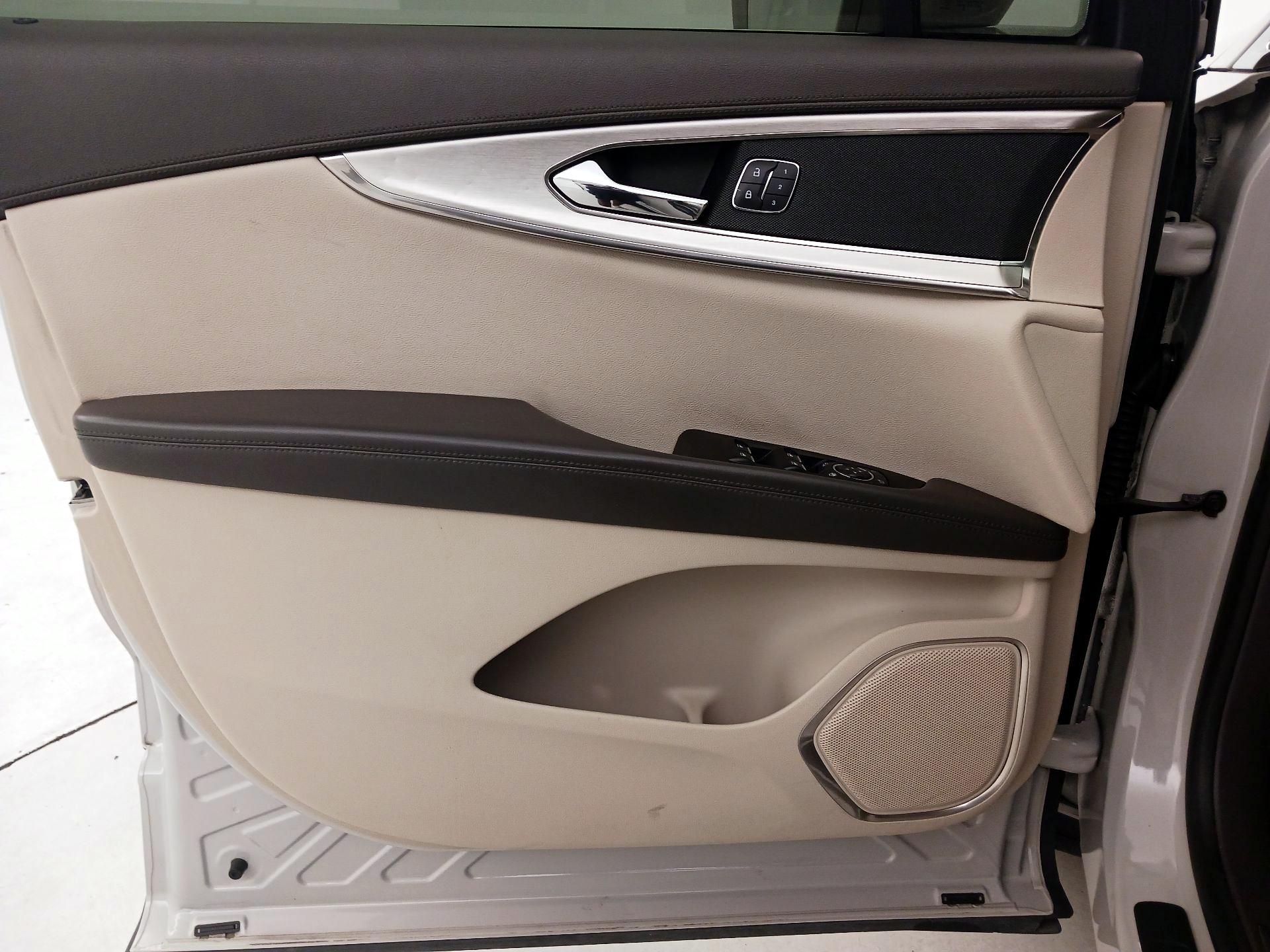 Thumbnail: 2019 Lincoln Nautilus - 12