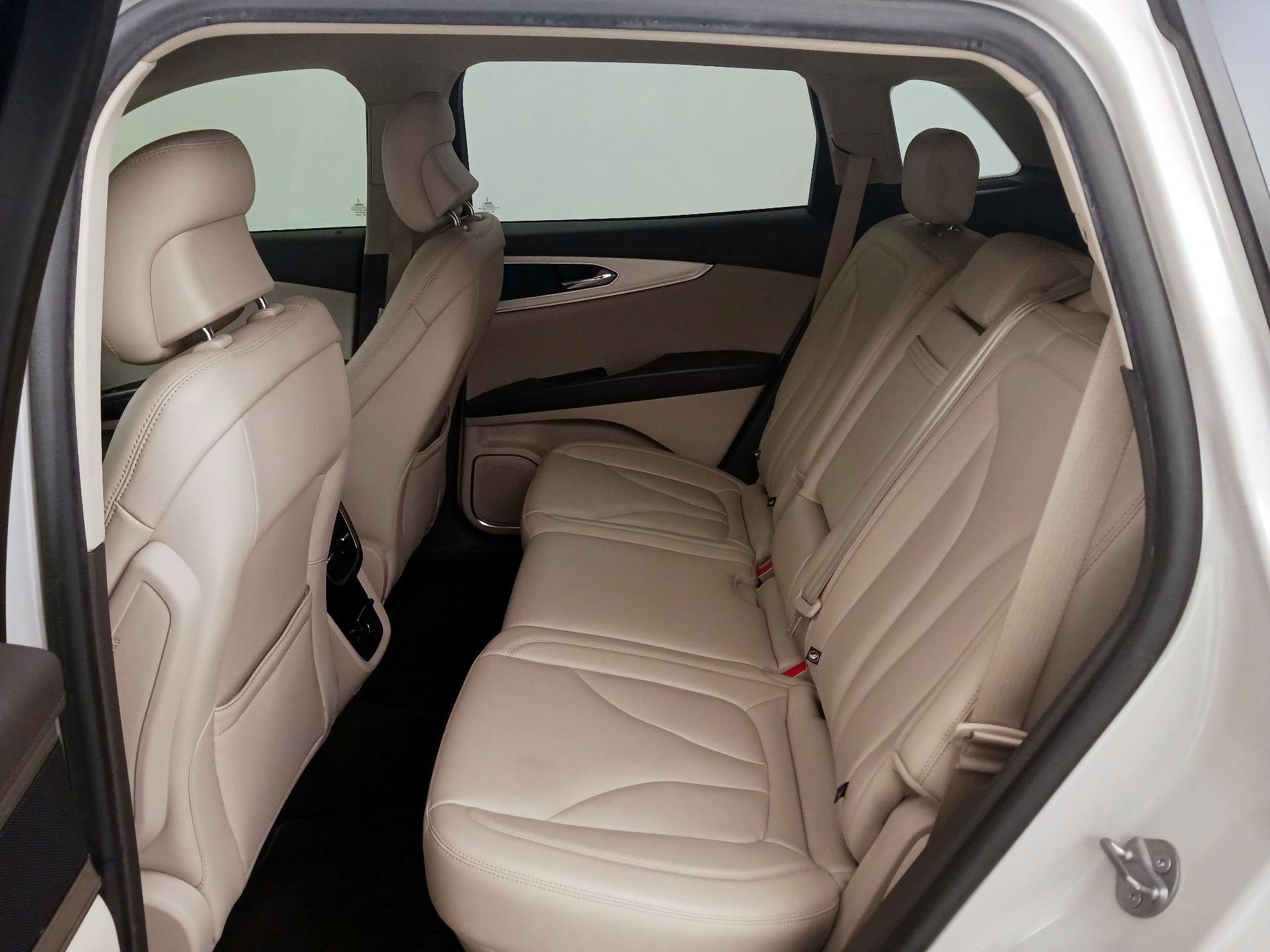 Thumbnail: 2019 Lincoln Nautilus - 19