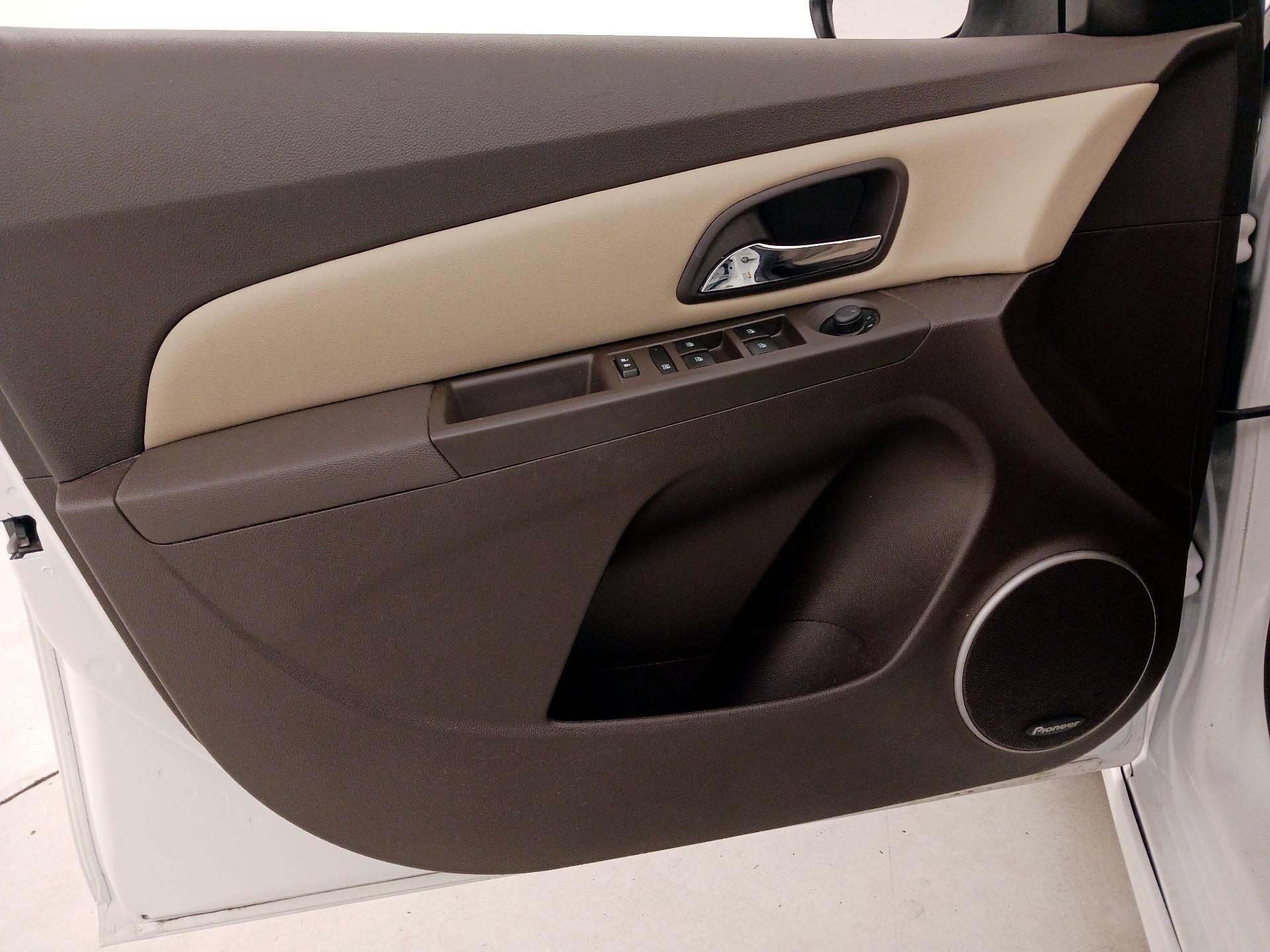 Thumbnail: 2015 Chevrolet Cruze - 12