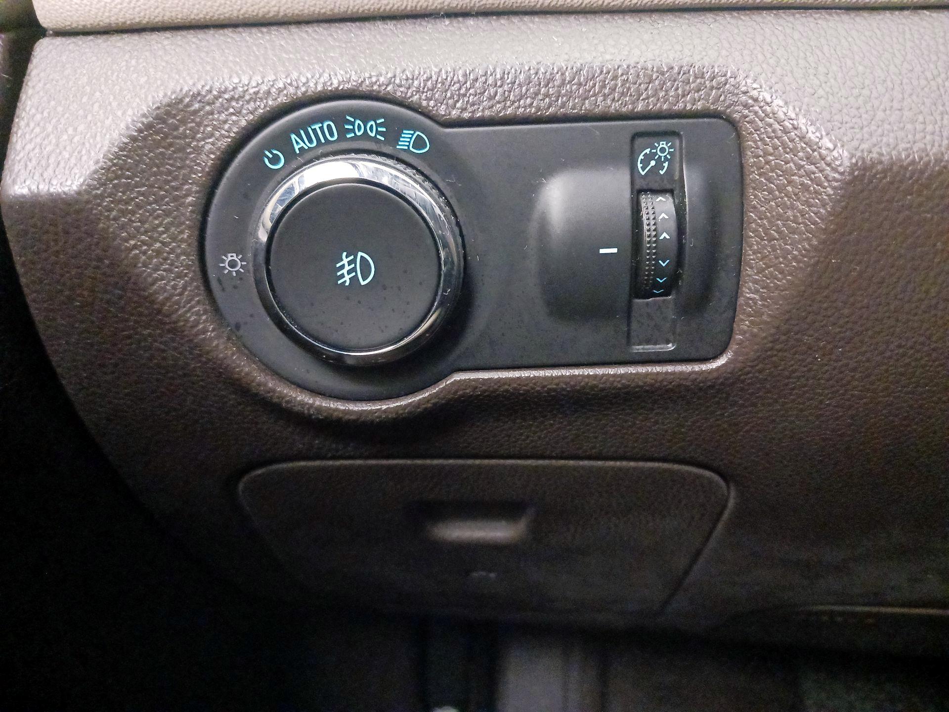 Thumbnail: 2015 Chevrolet Cruze - 13