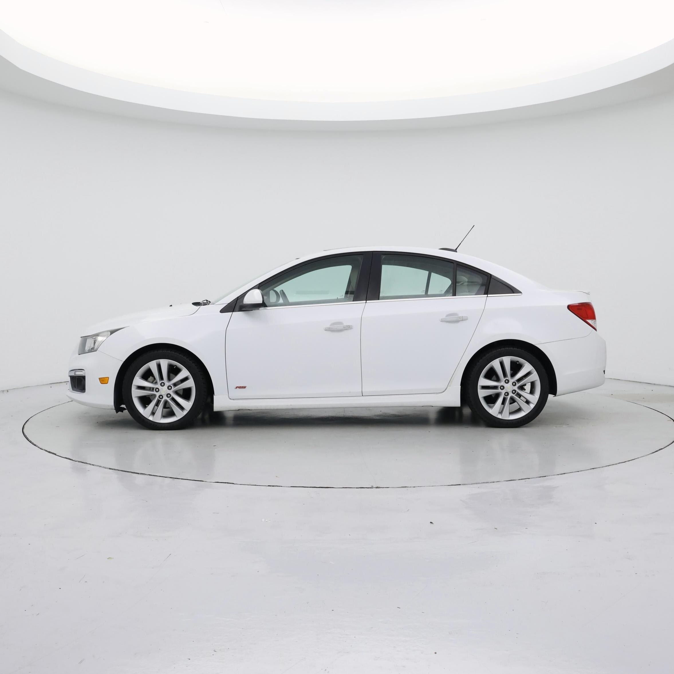 Thumbnail: 2015 Chevrolet Cruze - 3