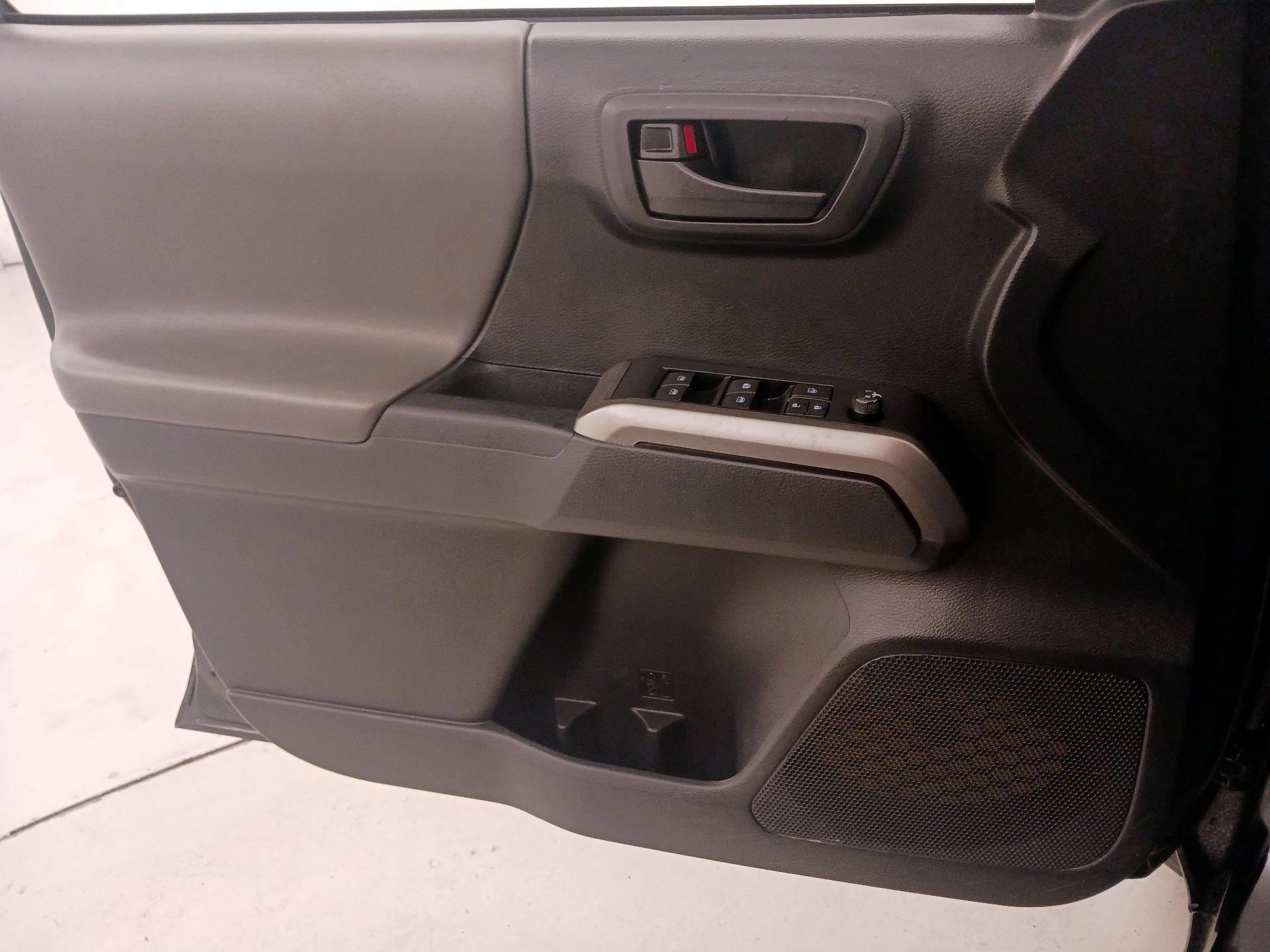 Thumbnail: 2022 Toyota Tacoma - 12