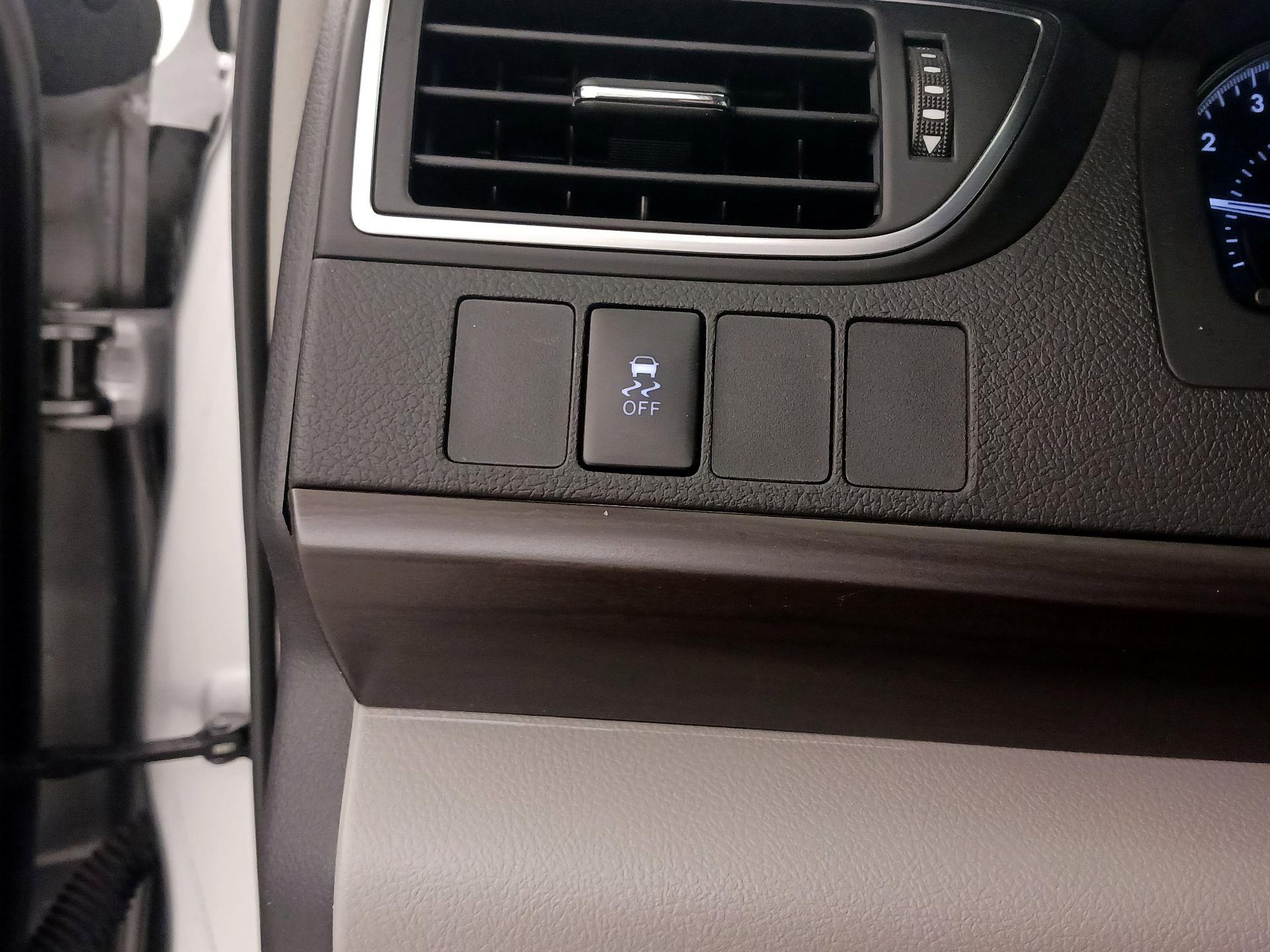 Thumbnail: 2017 Toyota Camry - 13