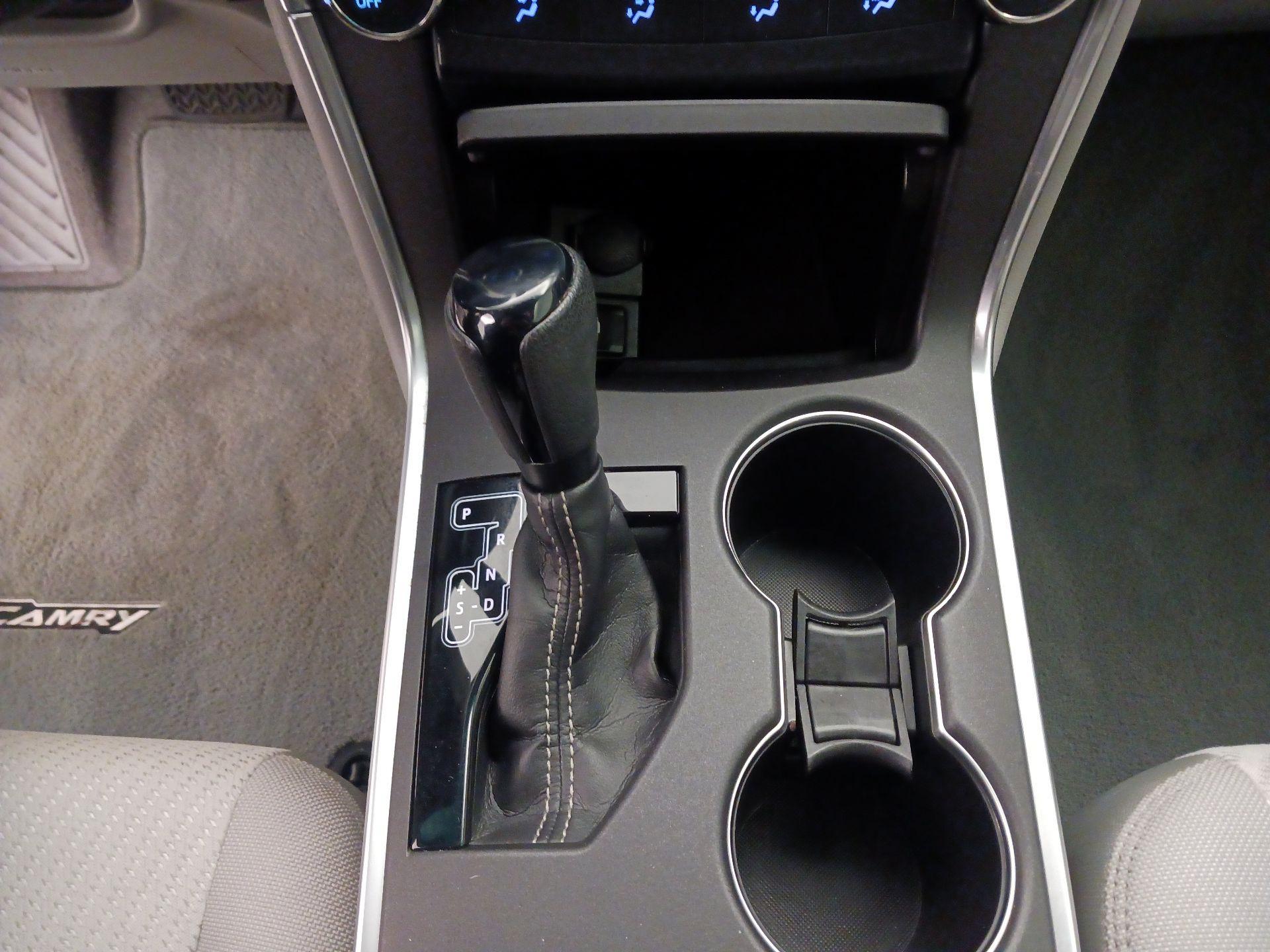 Thumbnail: 2017 Toyota Camry - 17